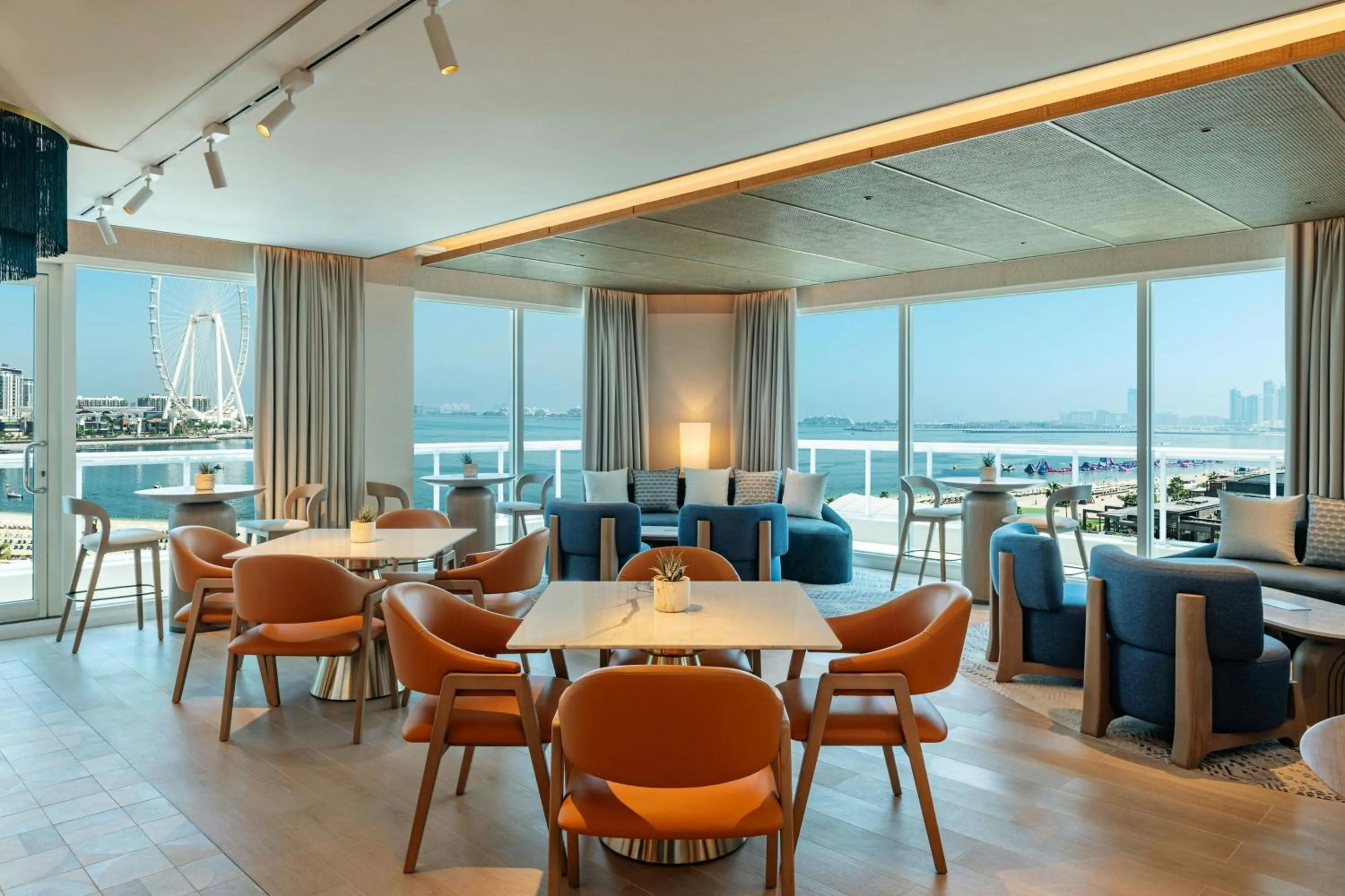 Lounge or bar in Sheraton Jumeirah Beach Resort