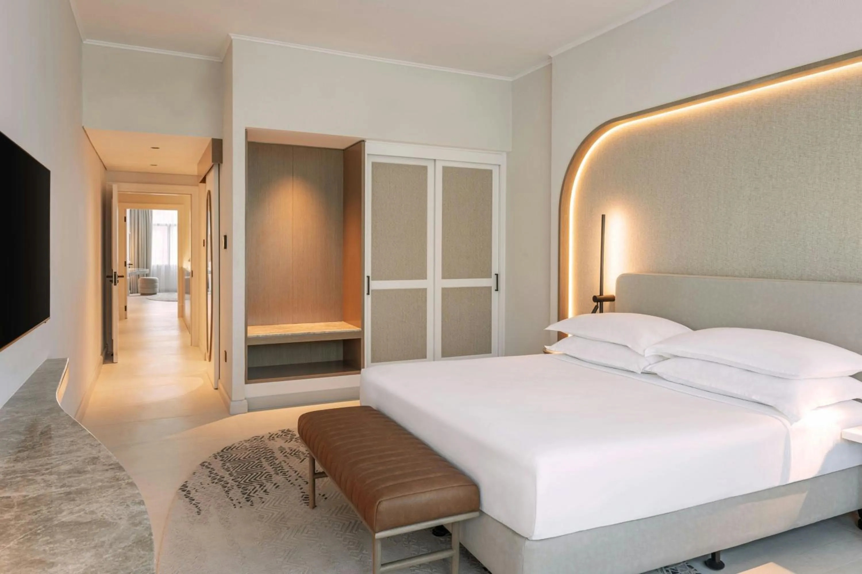 Bedroom, Bed in Sheraton Jumeirah Beach Resort