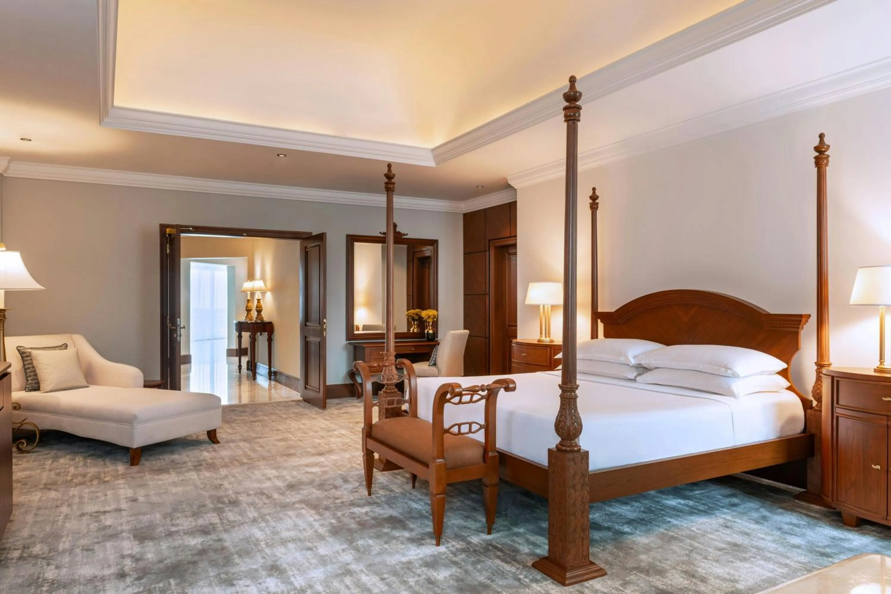 Bedroom, Bed in Sheraton Jumeirah Beach Resort