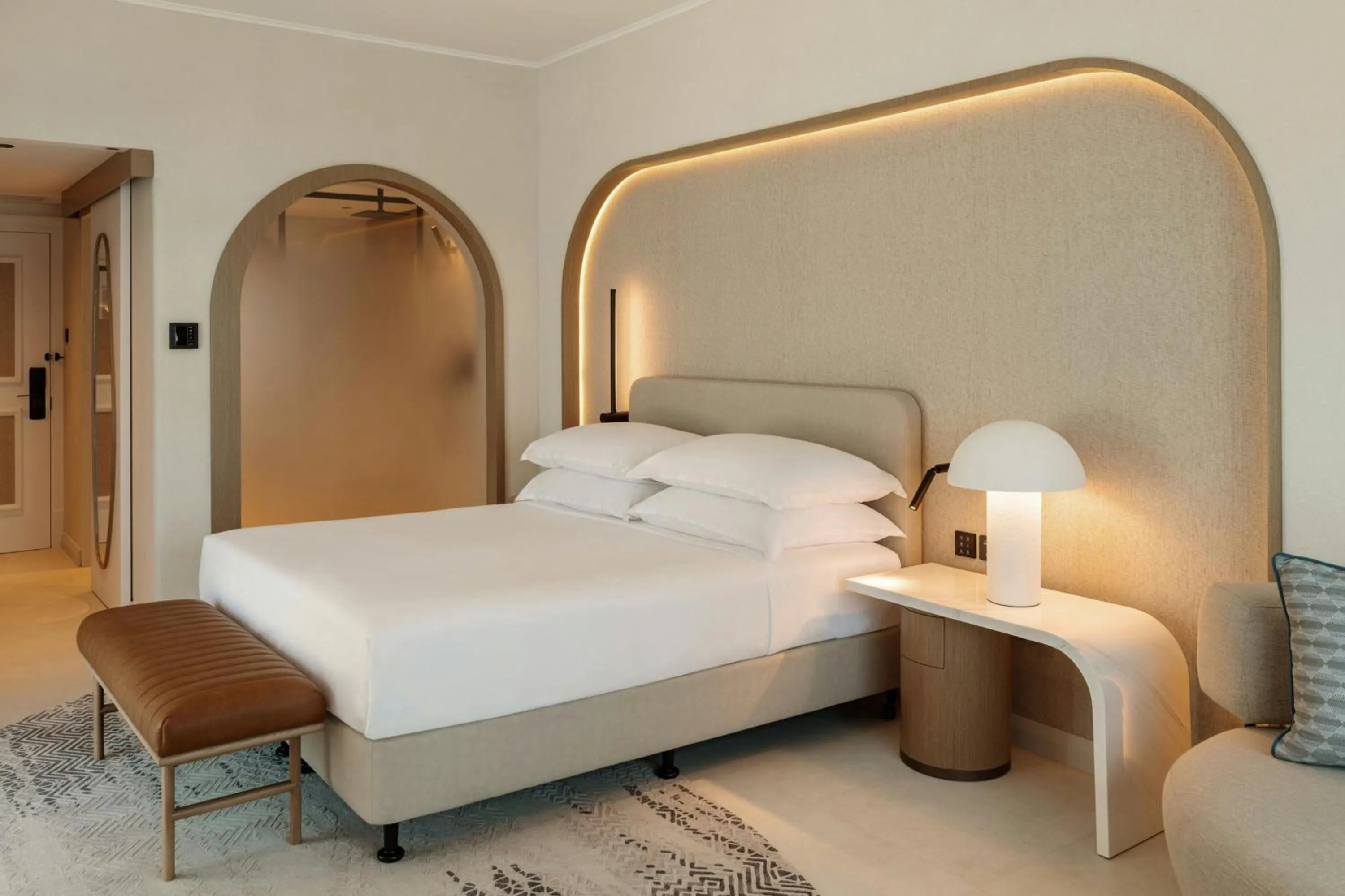 Photo of the whole room, Bed in Sheraton Jumeirah Beach Resort