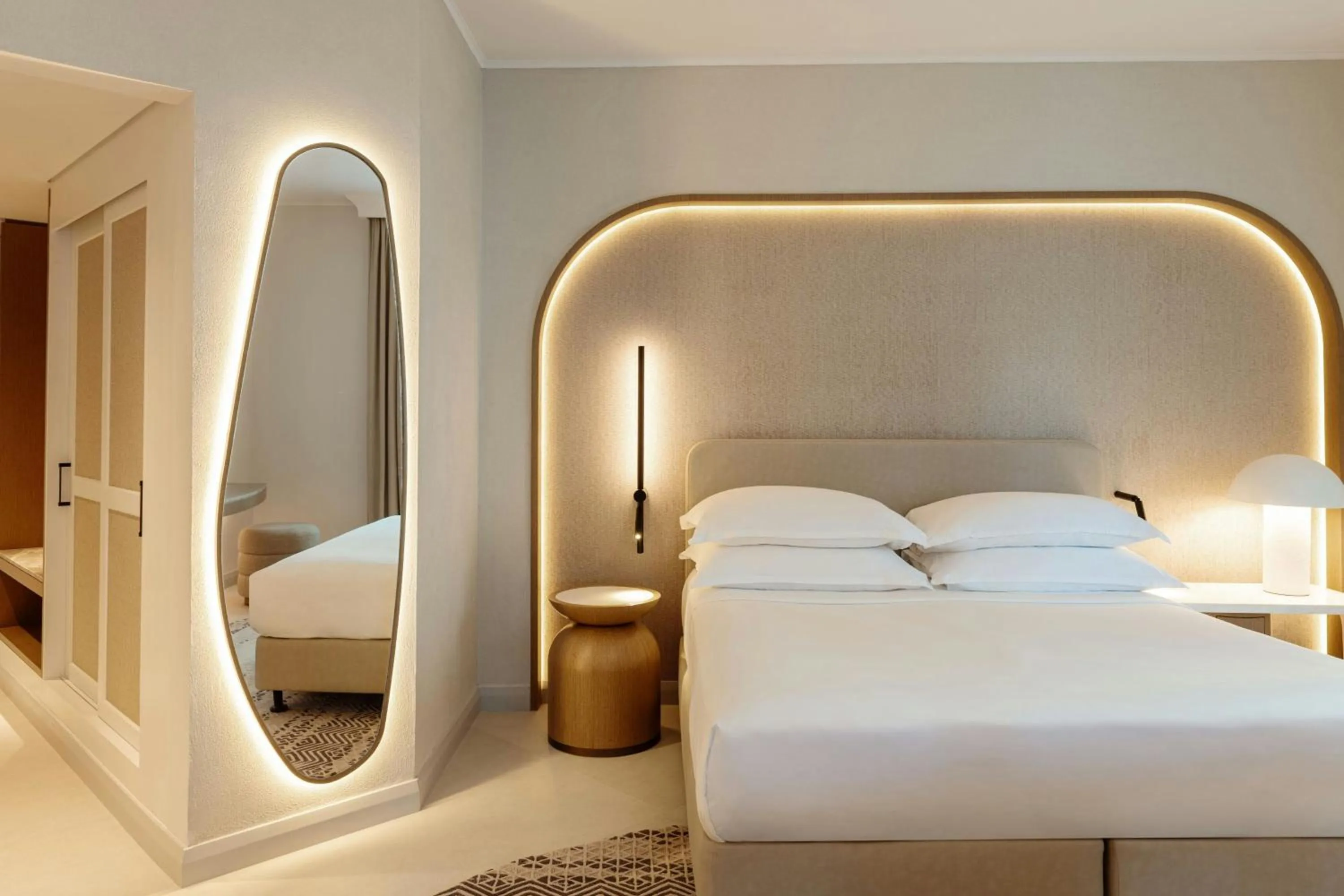 Photo of the whole room, Bed in Sheraton Jumeirah Beach Resort