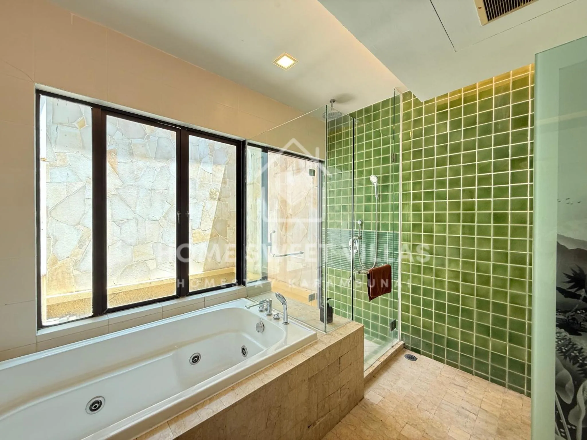 Shower in Home Sweet Villas, Karambunai