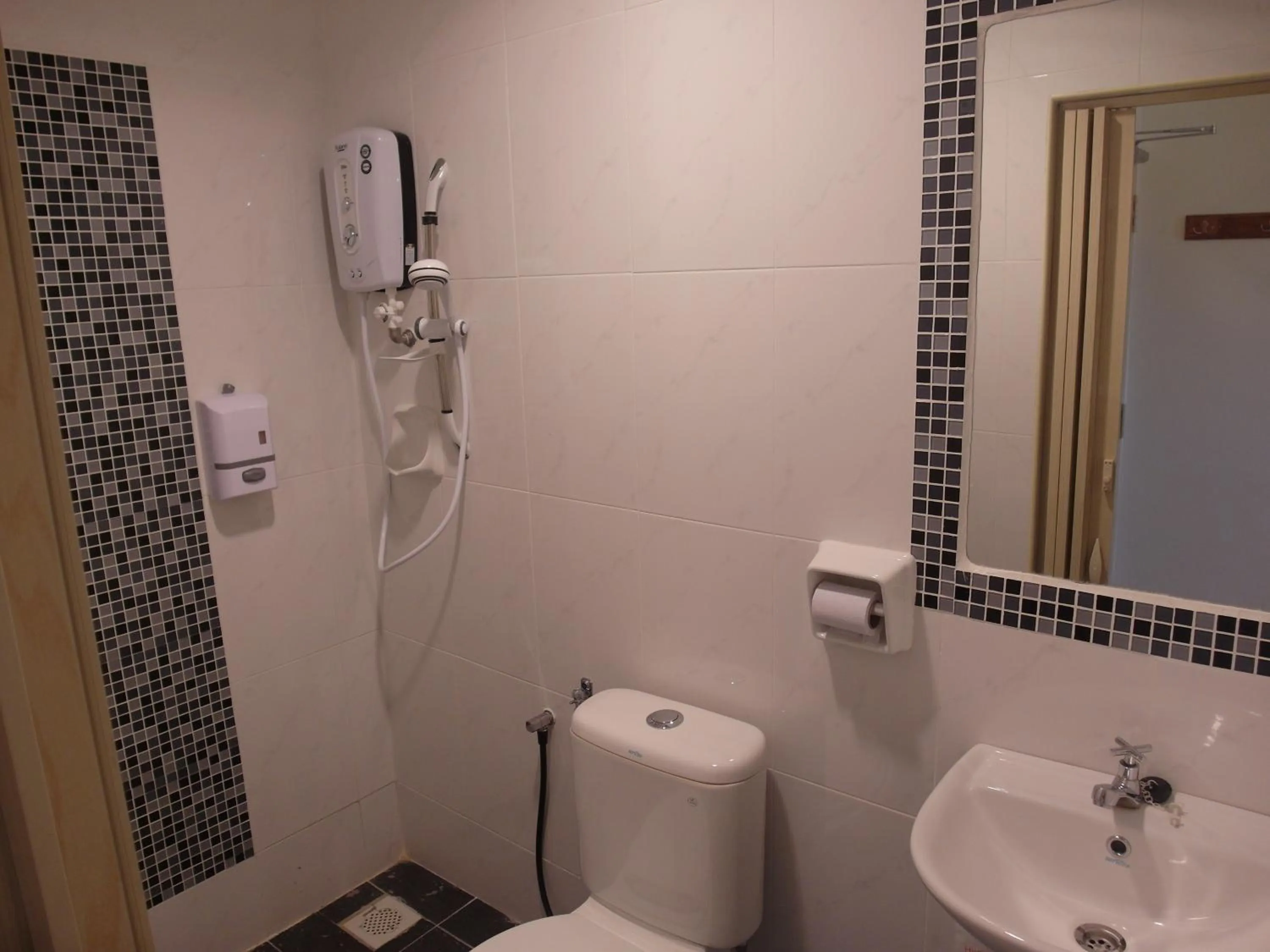 Bathroom in Sun Inns Hotel Equine, Seri Kembangan