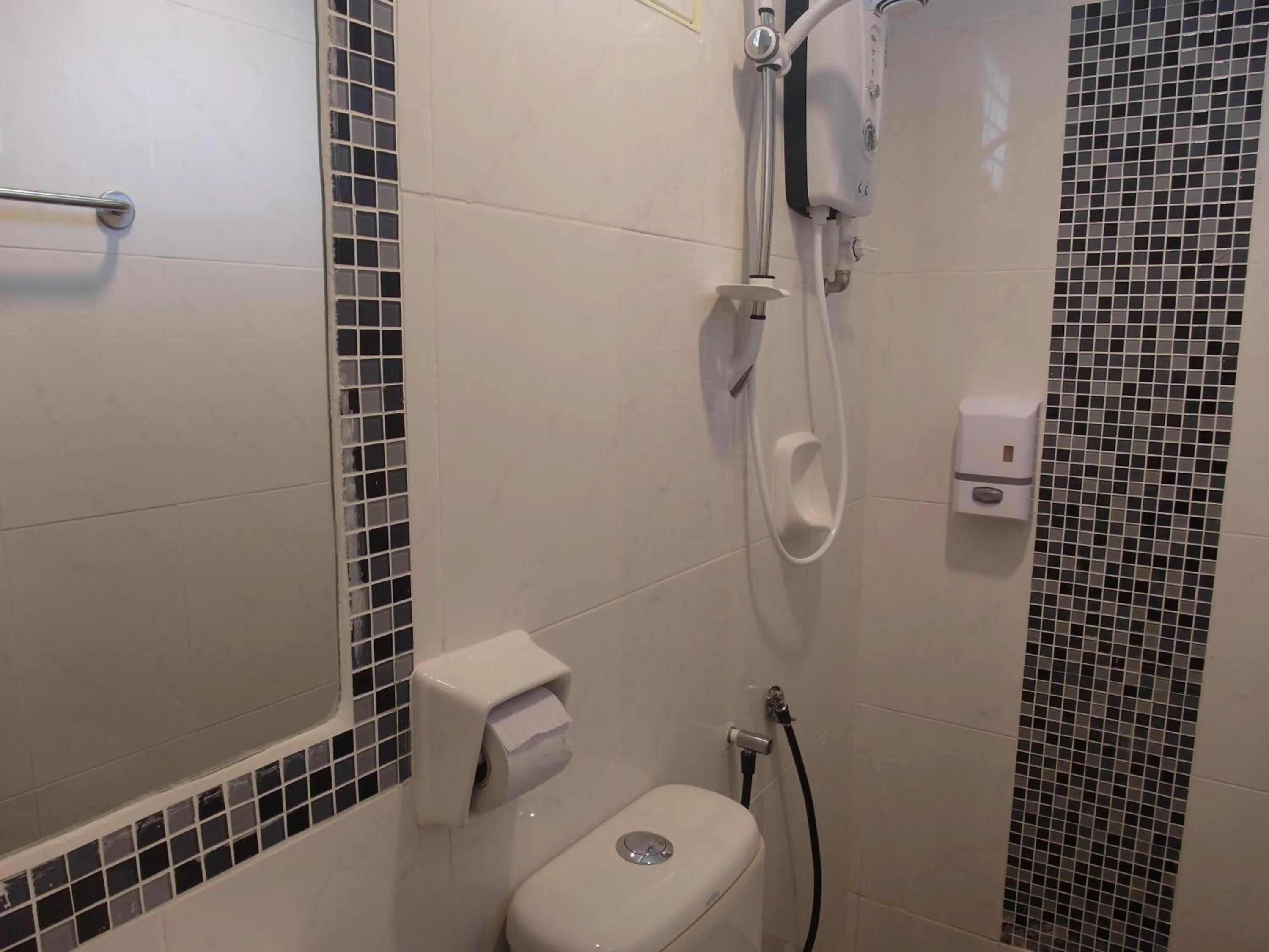 Bathroom in Sun Inns Hotel Equine, Seri Kembangan