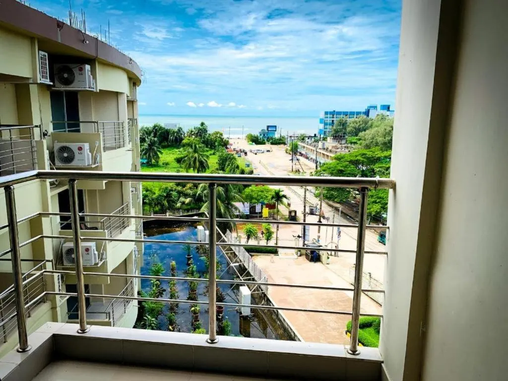 Deluxe Double Room with Sea View in Hotel Kollol by J&Z Group