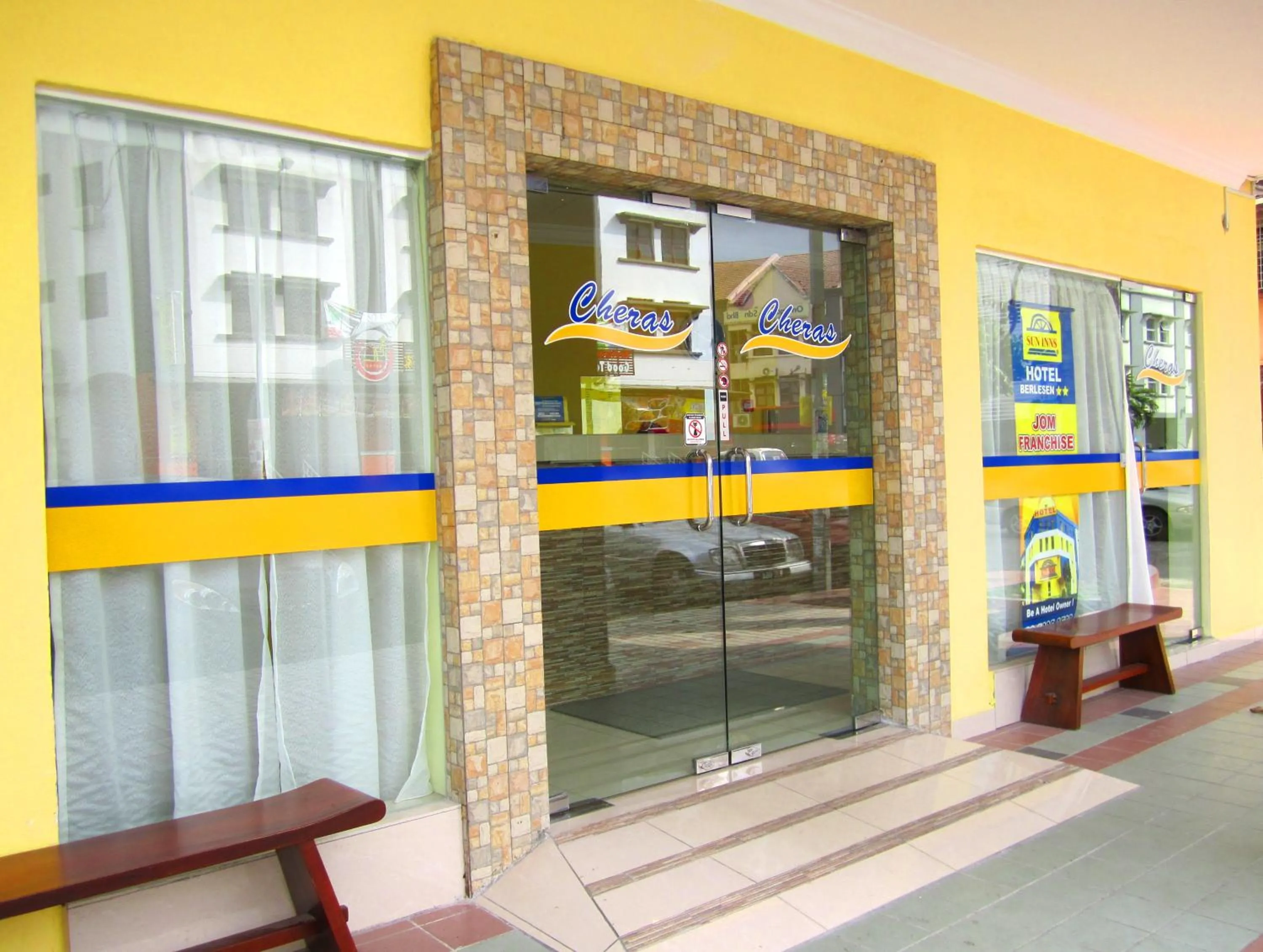 Facade/entrance in Sun Inns Hotel Cheras - Balakong