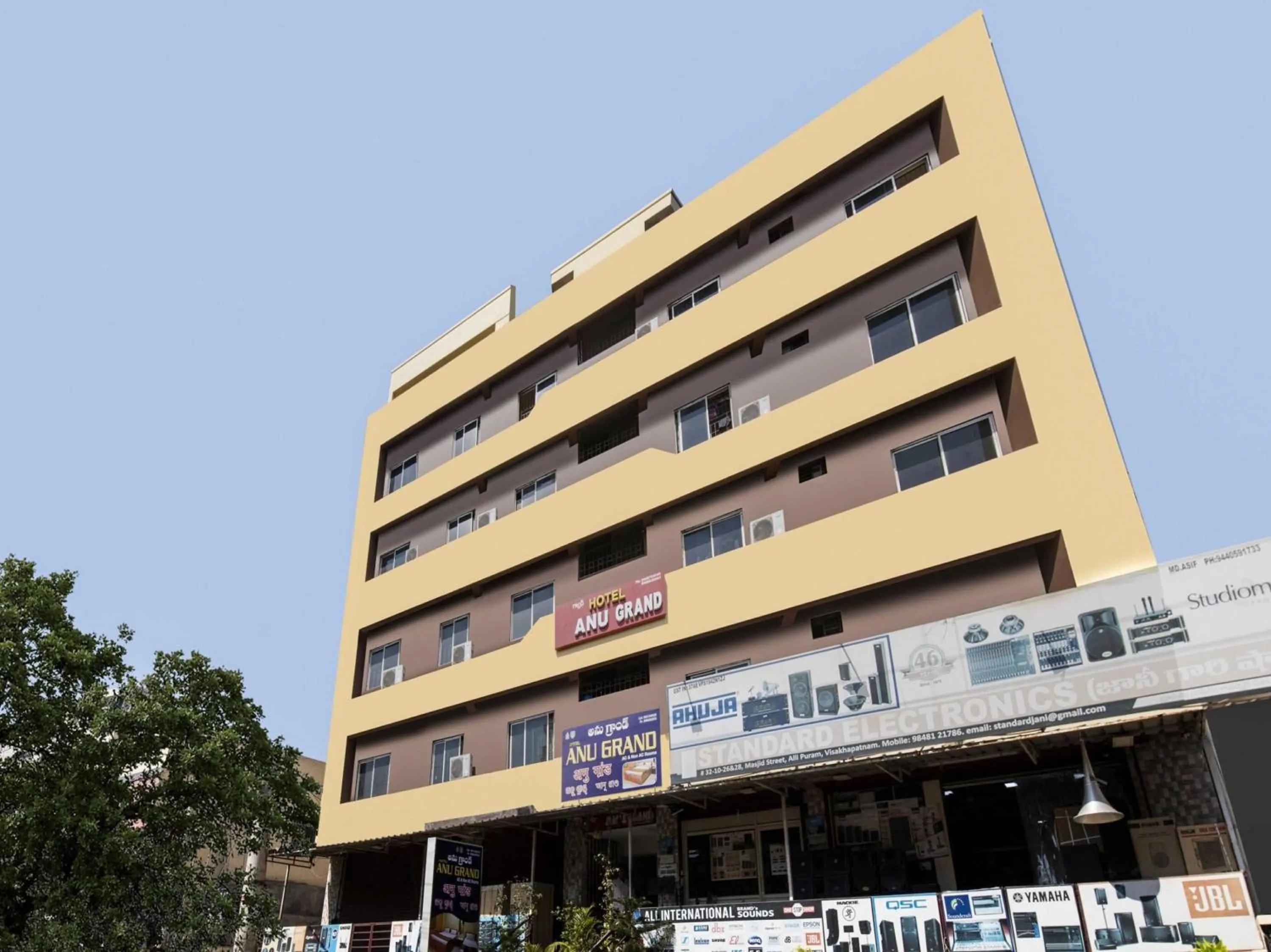 Facade/entrance in Hotel O Anu Grand