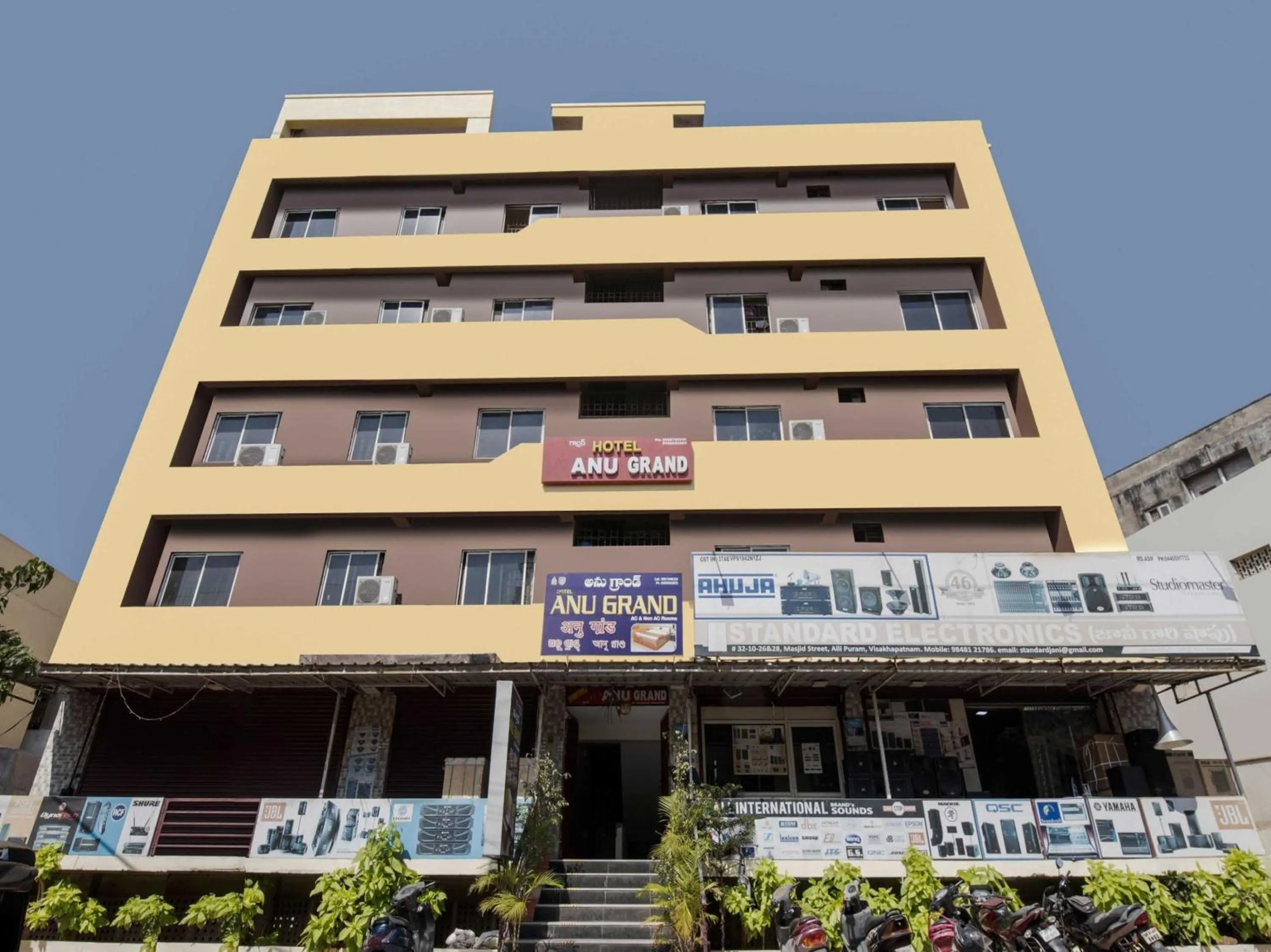 Facade/entrance in Hotel O Anu Grand