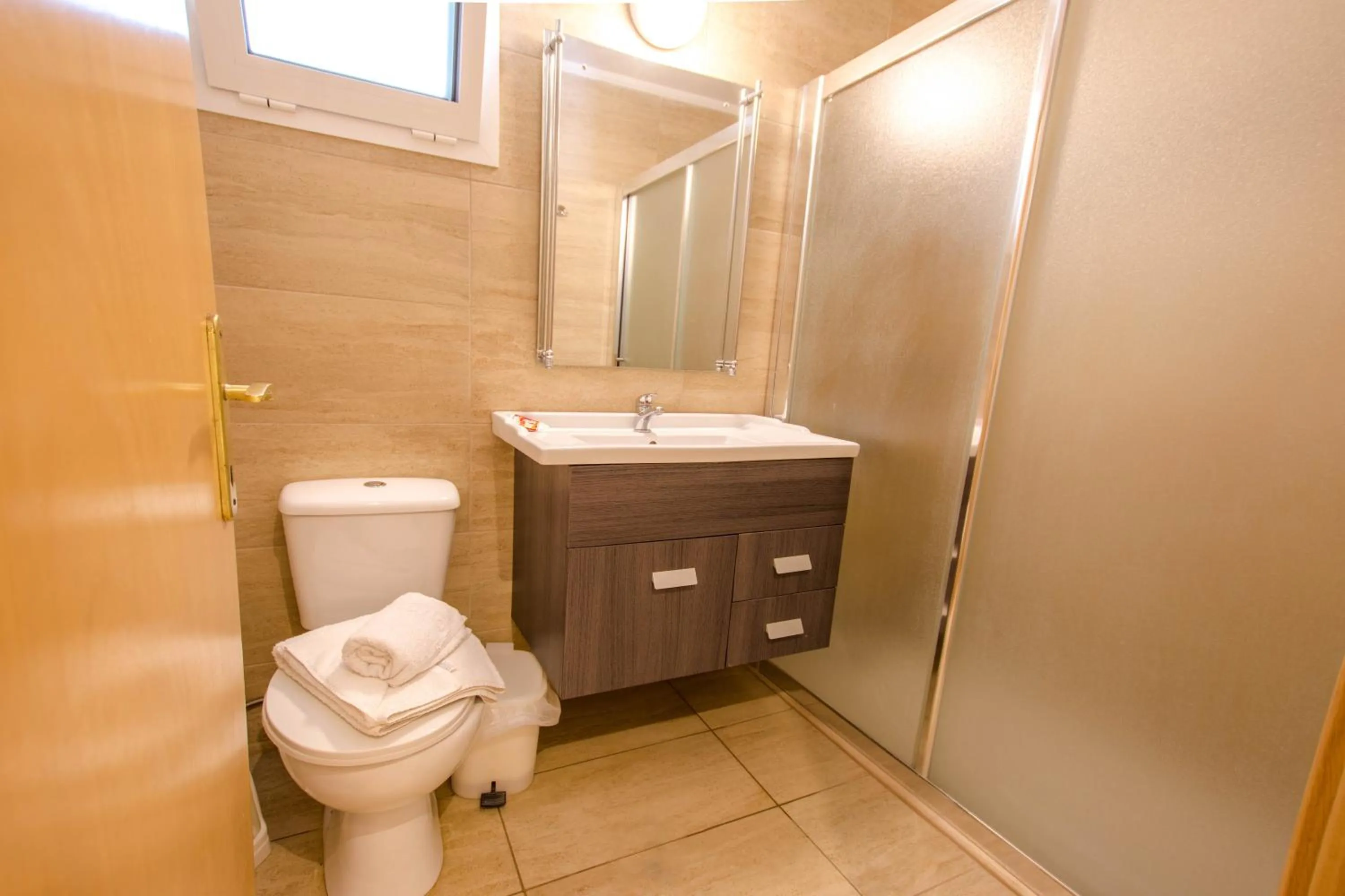 Bathroom in Frixos Hotel