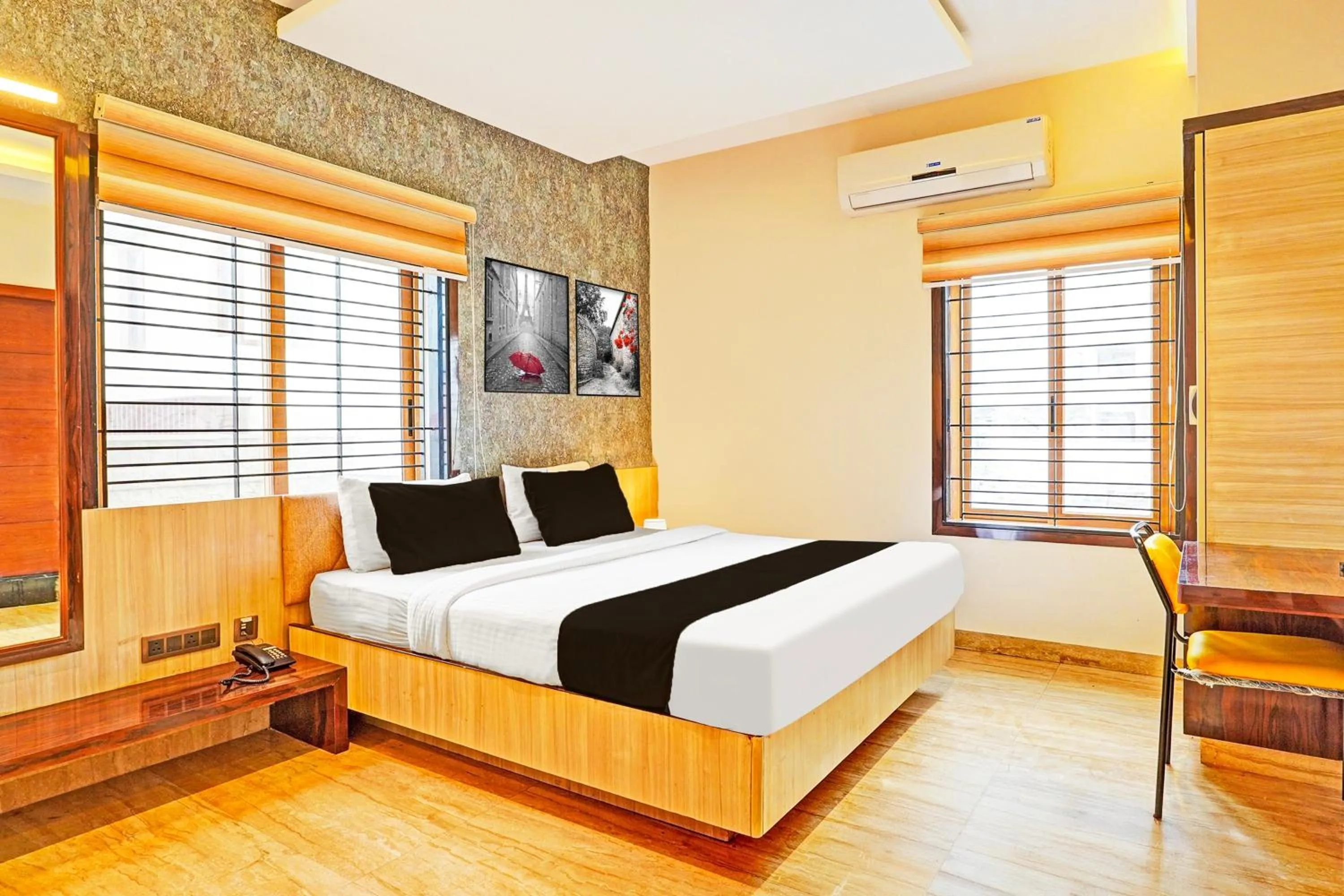 Bedroom, Bed in Super Townhouse Indiranagar Formerly Leela Park Domlur