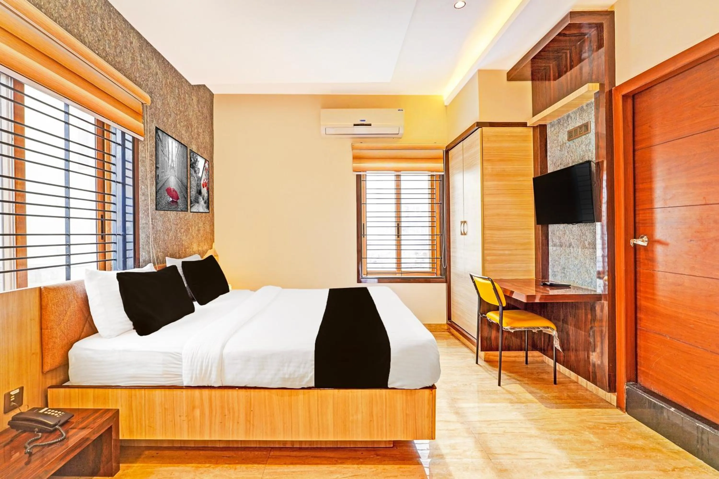 Bedroom, Bed in Super Townhouse Indiranagar Formerly Leela Park Domlur