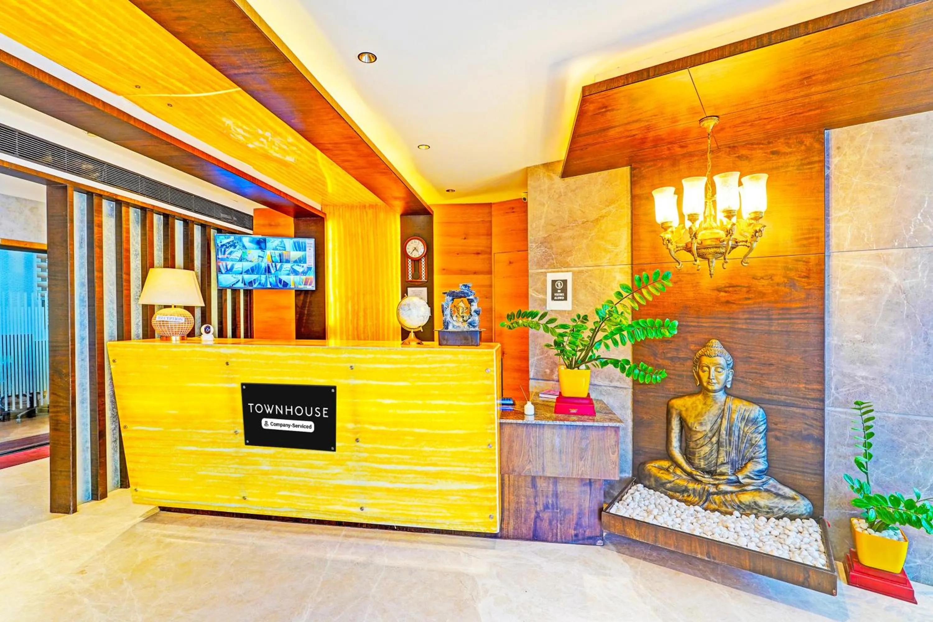 Lobby or reception in Super Townhouse Indiranagar Formerly Leela Park Domlur