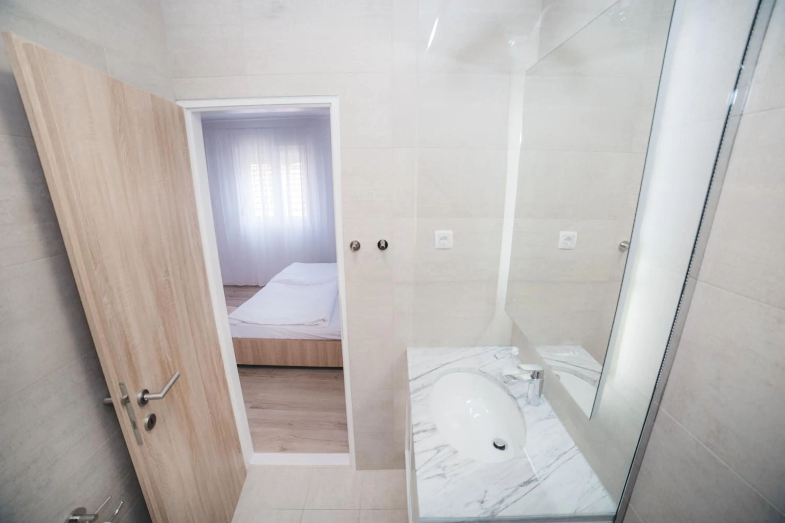 Bathroom, Bed in City Apartment One