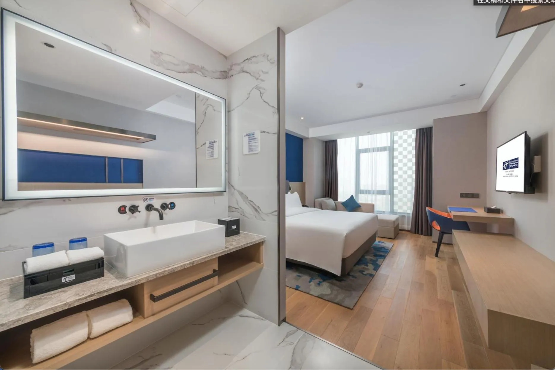 Seating area, Bed in Holiday Inn Express Nanchang Bayi Square by IHG