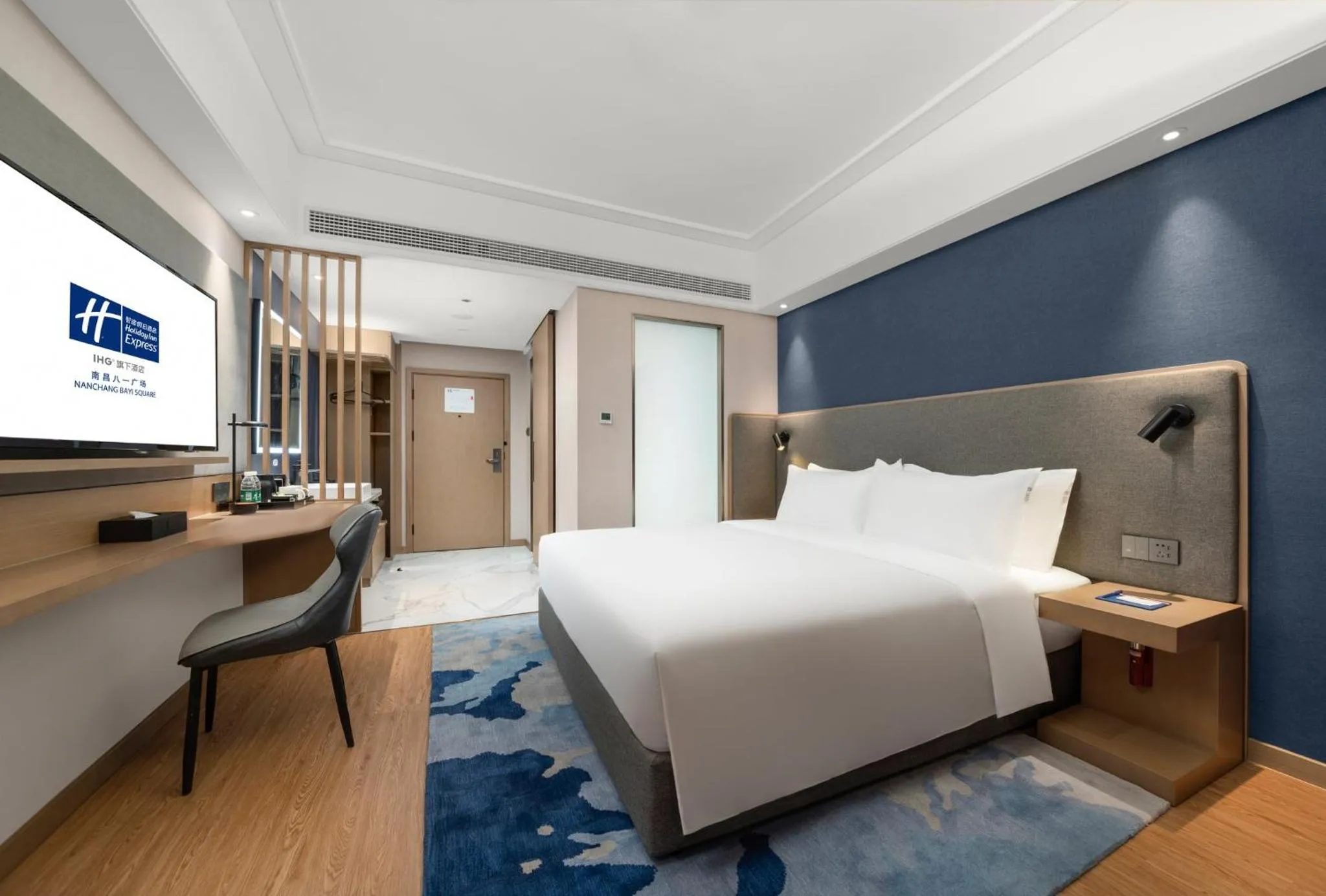 Photo of the whole room, Bed in Holiday Inn Express Nanchang Bayi Square by IHG