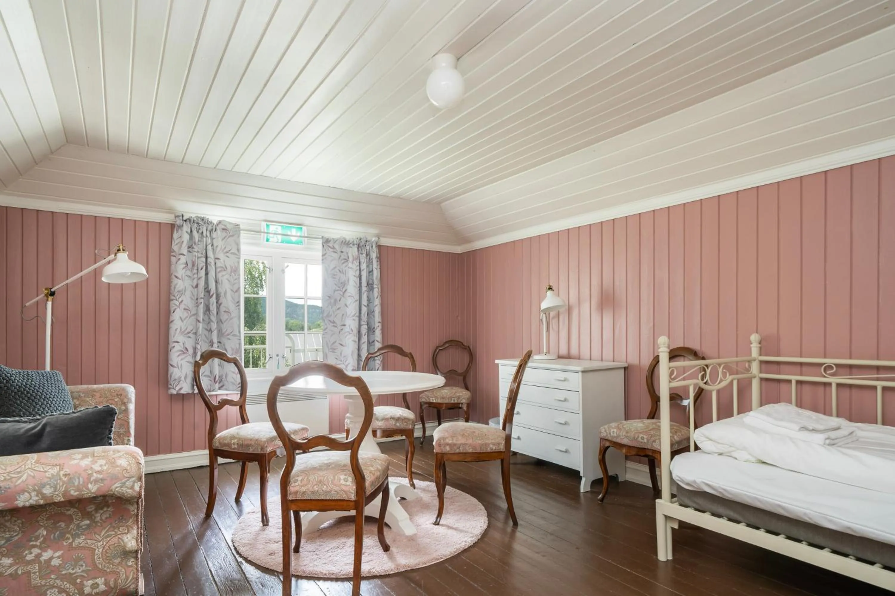 Bed in Dale-Gudbrands Gard by Frich`s