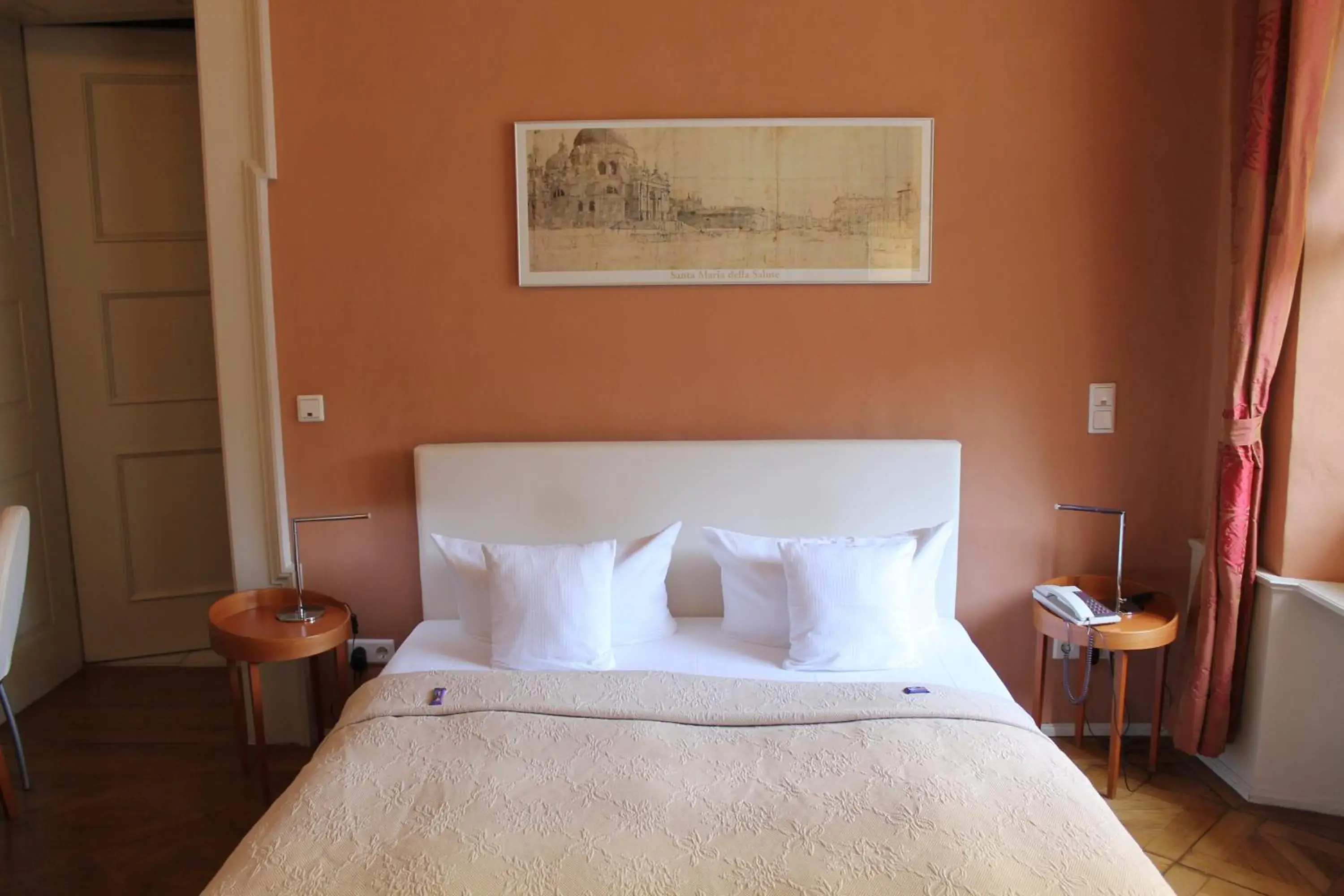 Superior Double Room - single occupancy in Palais Schrottenberg Superior Double Room - single occupancy in Palais Schrottenberg