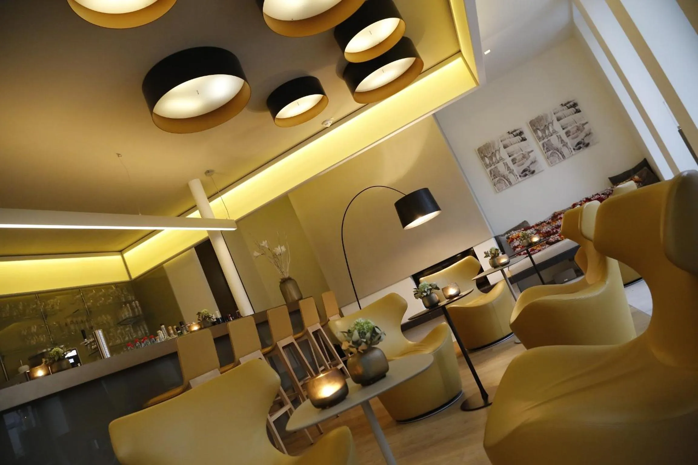 Lounge or bar in Weinhaus Henninger