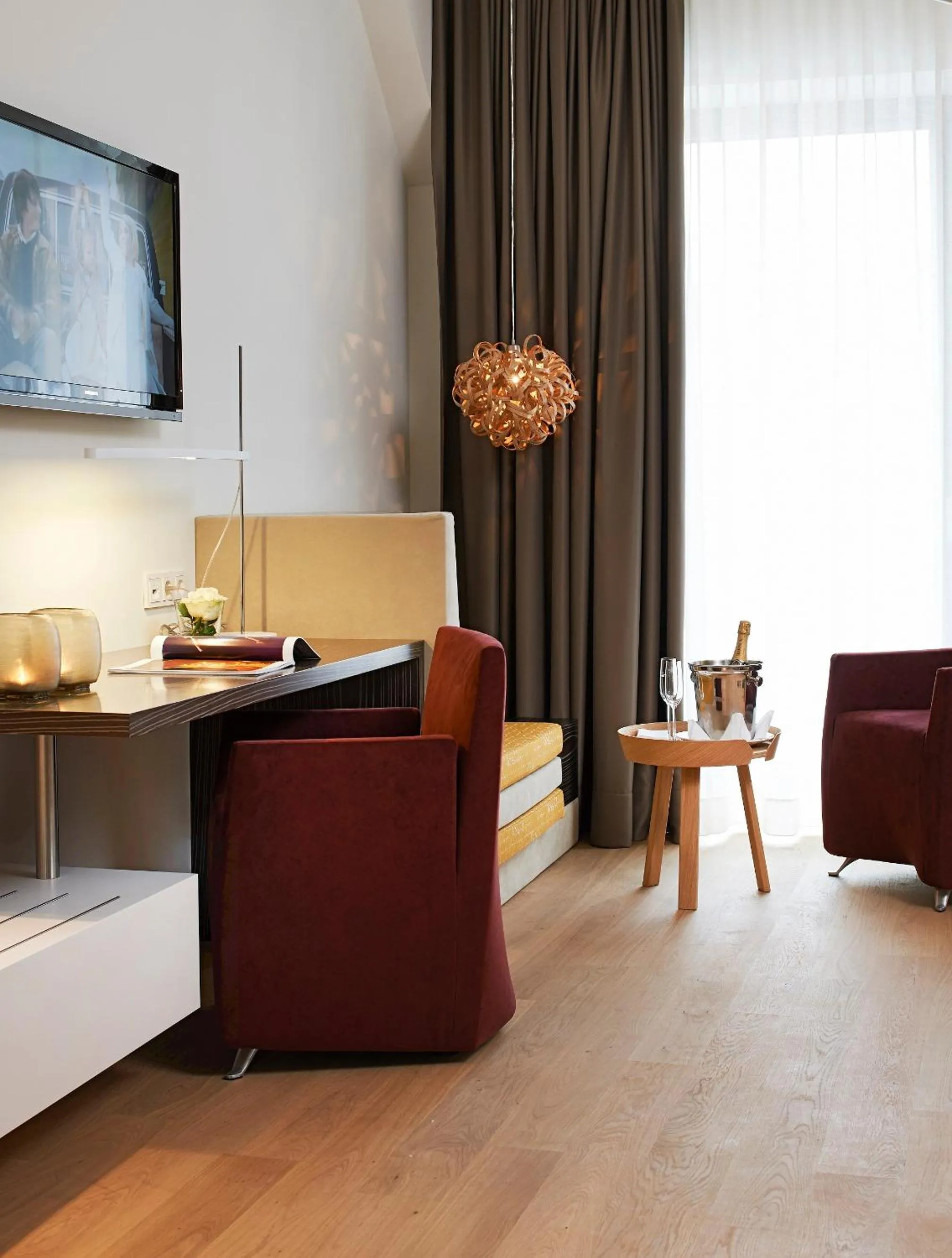 Seating area in Weinhaus Henninger