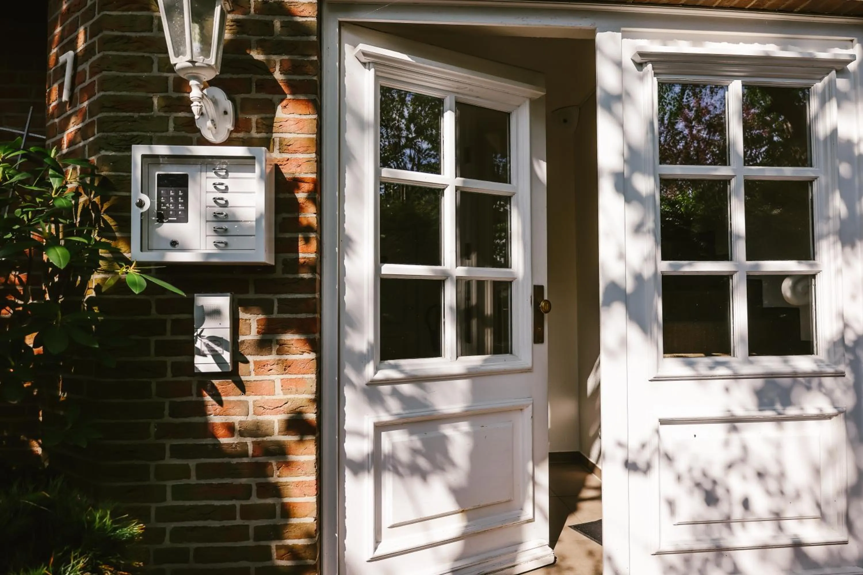 Facade/entrance in Mimosa House