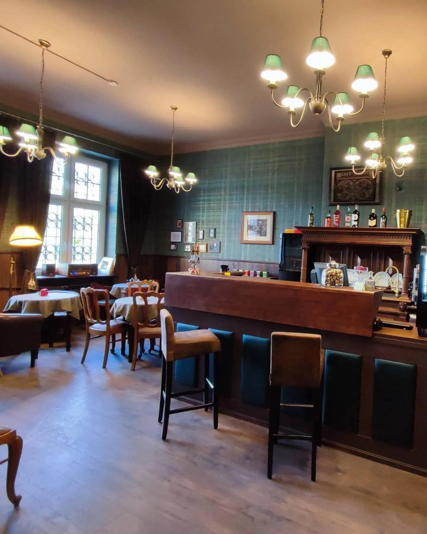 Restaurant/places to eat in Hostel Night o'clock