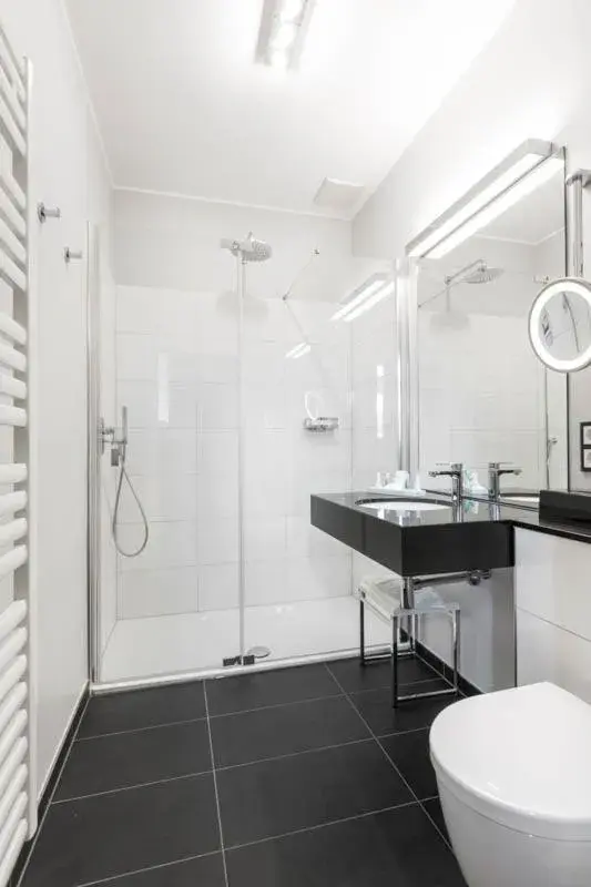 Bathroom in Hotel Schloss Wilkinghege Bathroom in Hotel Schloss Wilkinghege