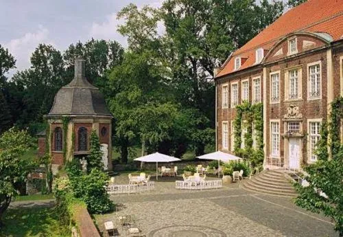 Facade/entrance in Hotel Schloss Wilkinghege
