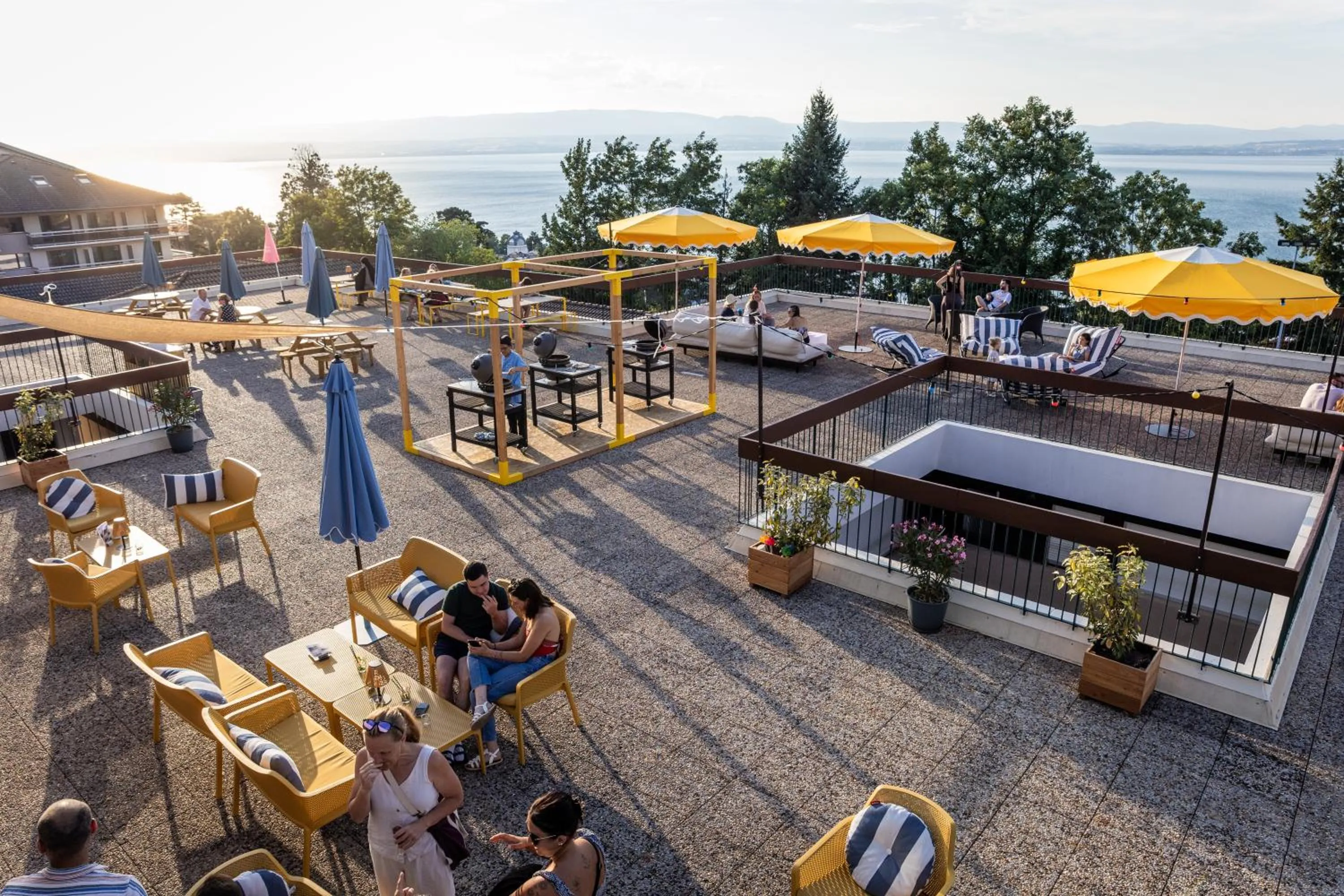 Patio in Côté Lac Hostel Evian