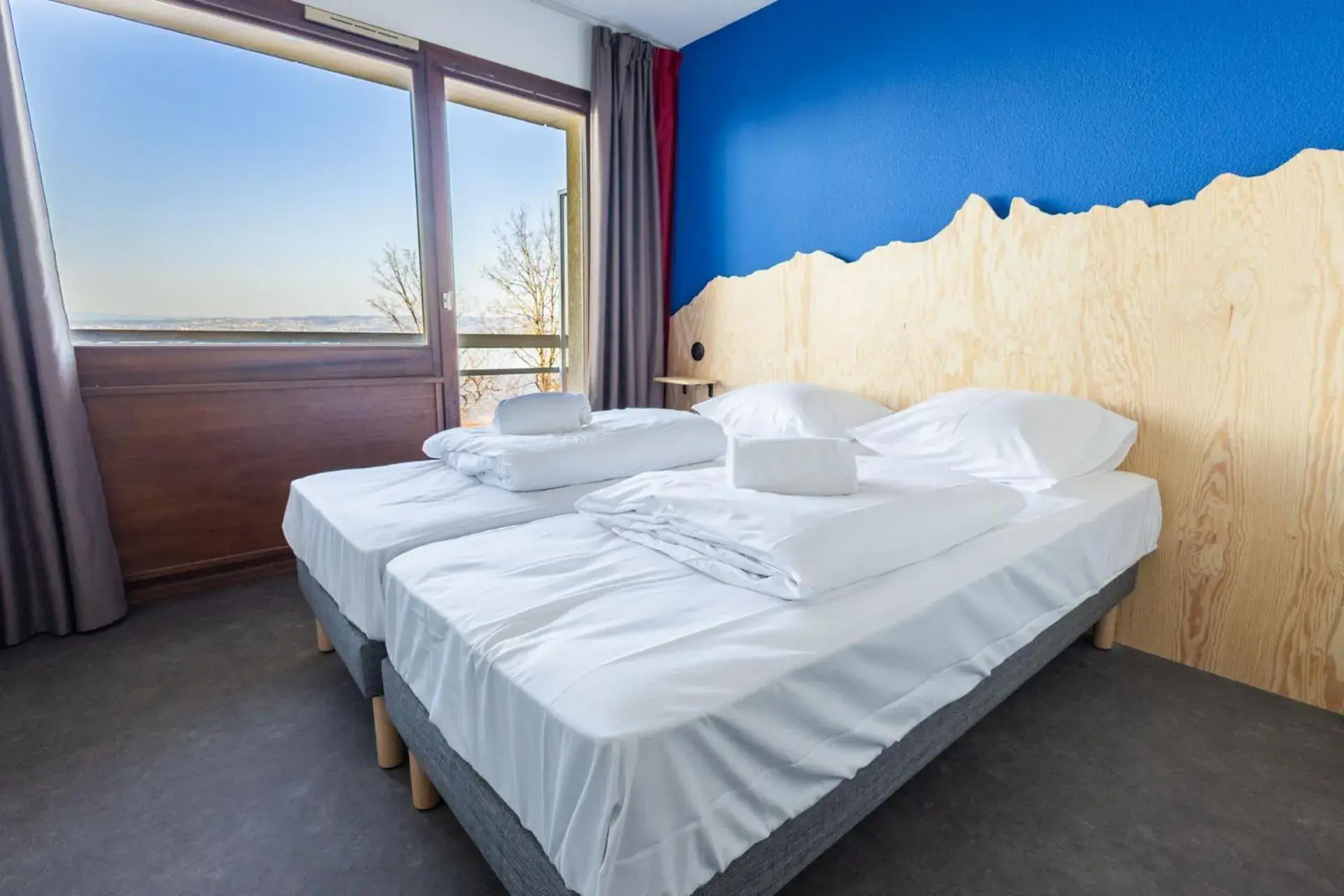 Double or Twin Room with Lake View in Côté Lac Hostel Evian Double or Twin Room with Lake View in Côté Lac Hostel Evian