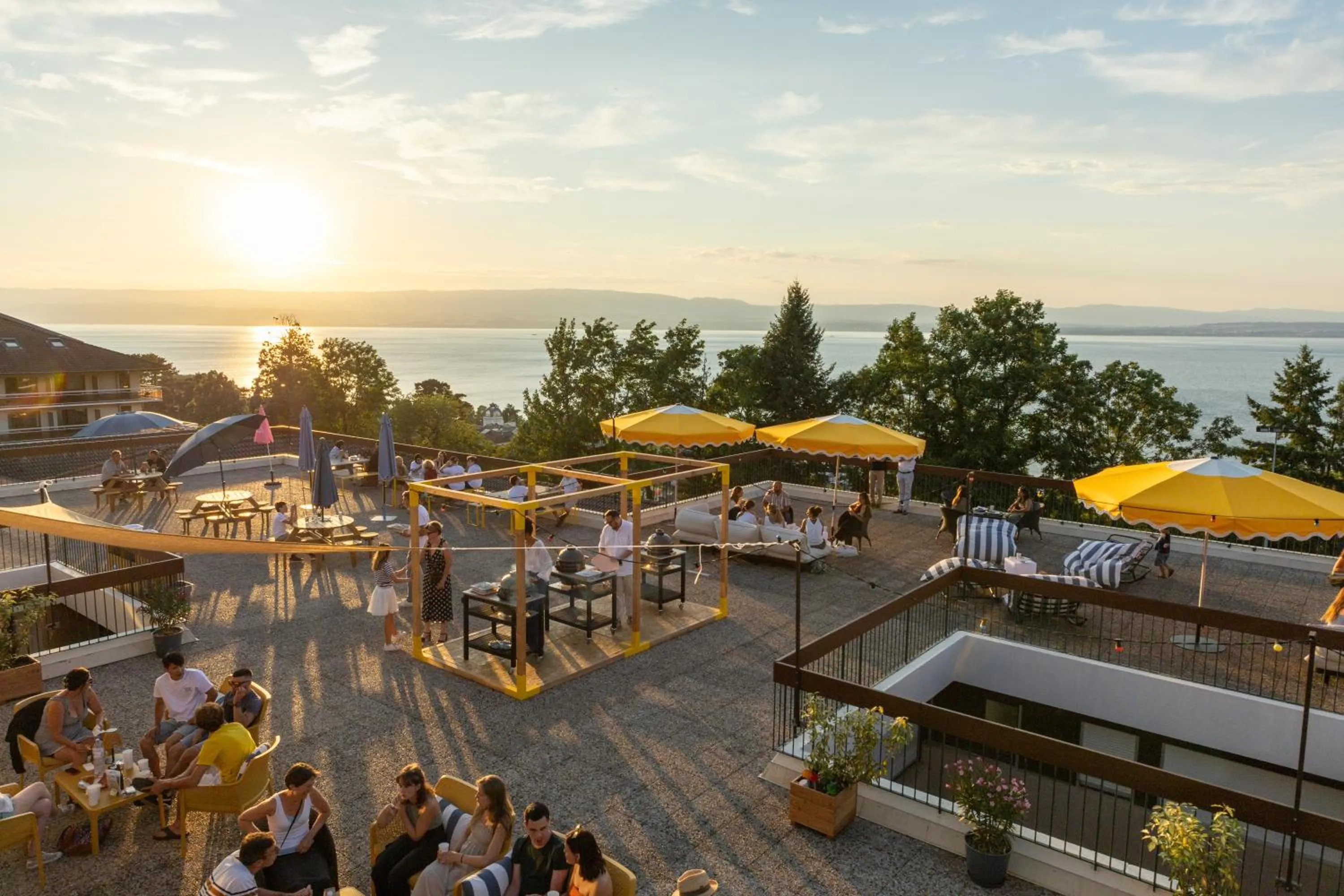 Restaurant/places to eat in Côté Lac Hostel Evian