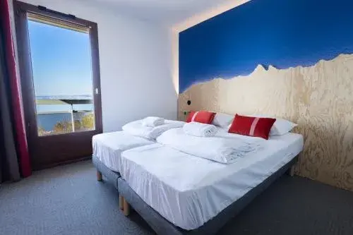 Superior Double or Twin Room with Lake View in Côté Lac Hostel Evian Superior Double or Twin Room with Lake View in Côté Lac Hostel Evian
