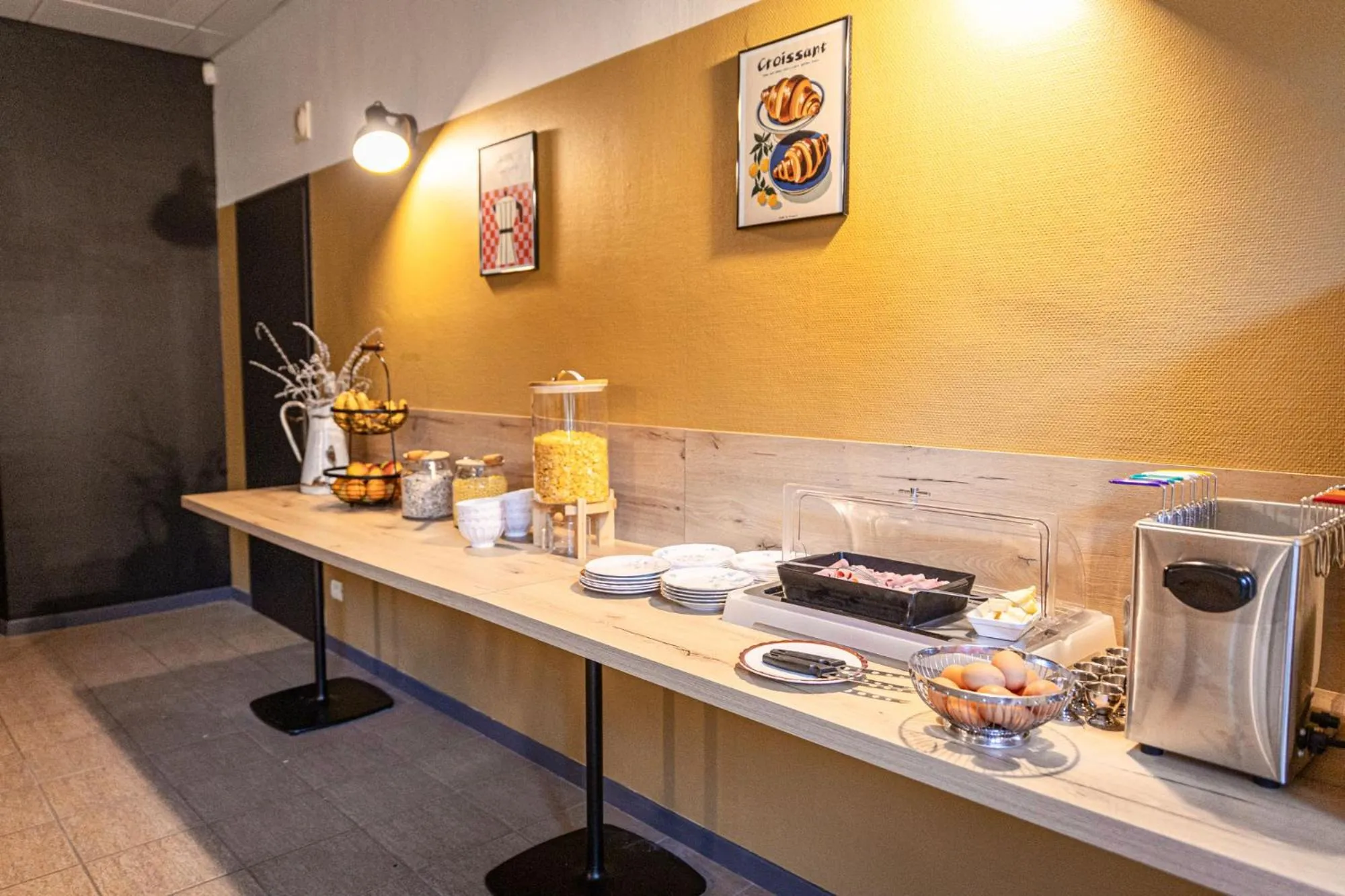 Buffet breakfast in Côté Lac Hostel Evian