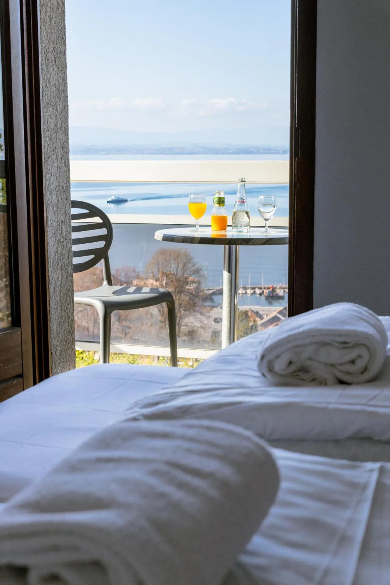 View (from property/room), Bed in Côté Lac Hostel Evian