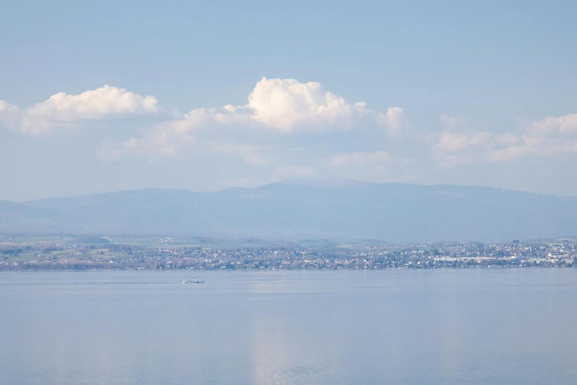 Lake view in Côté Lac Hostel Evian