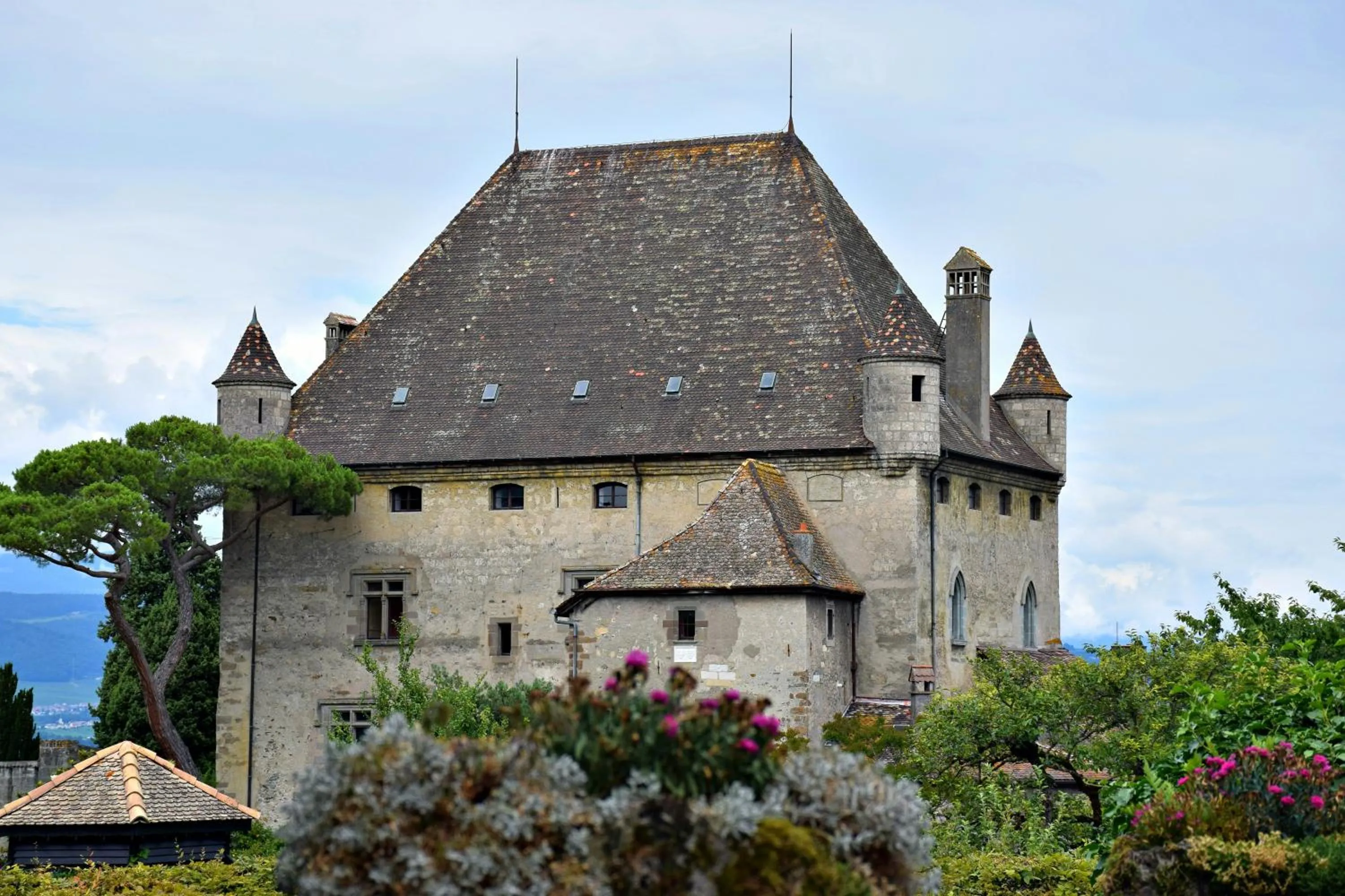 Landmark view in Côté Lac Hostel Evian