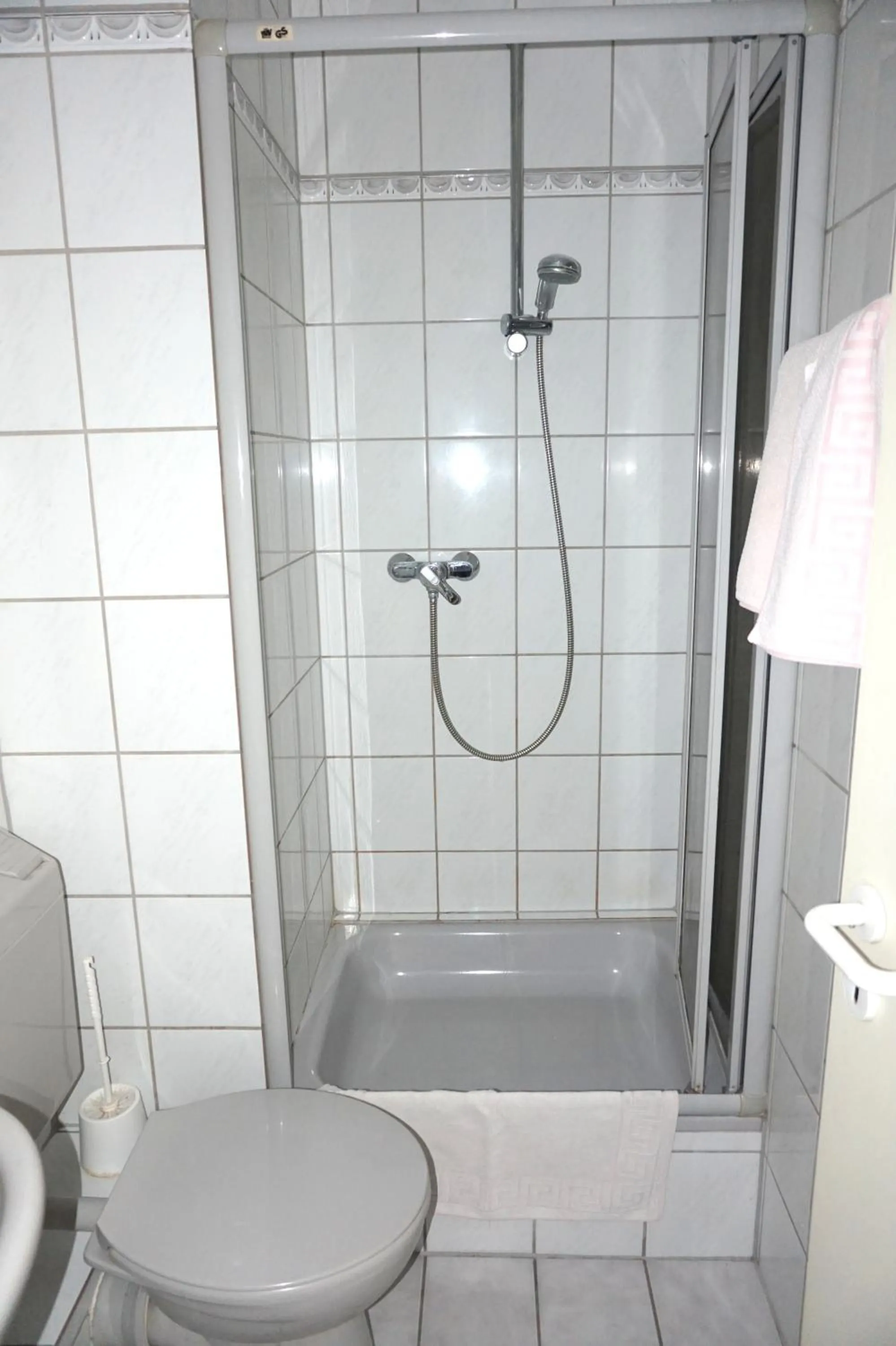 Bathroom in Artus Hotel