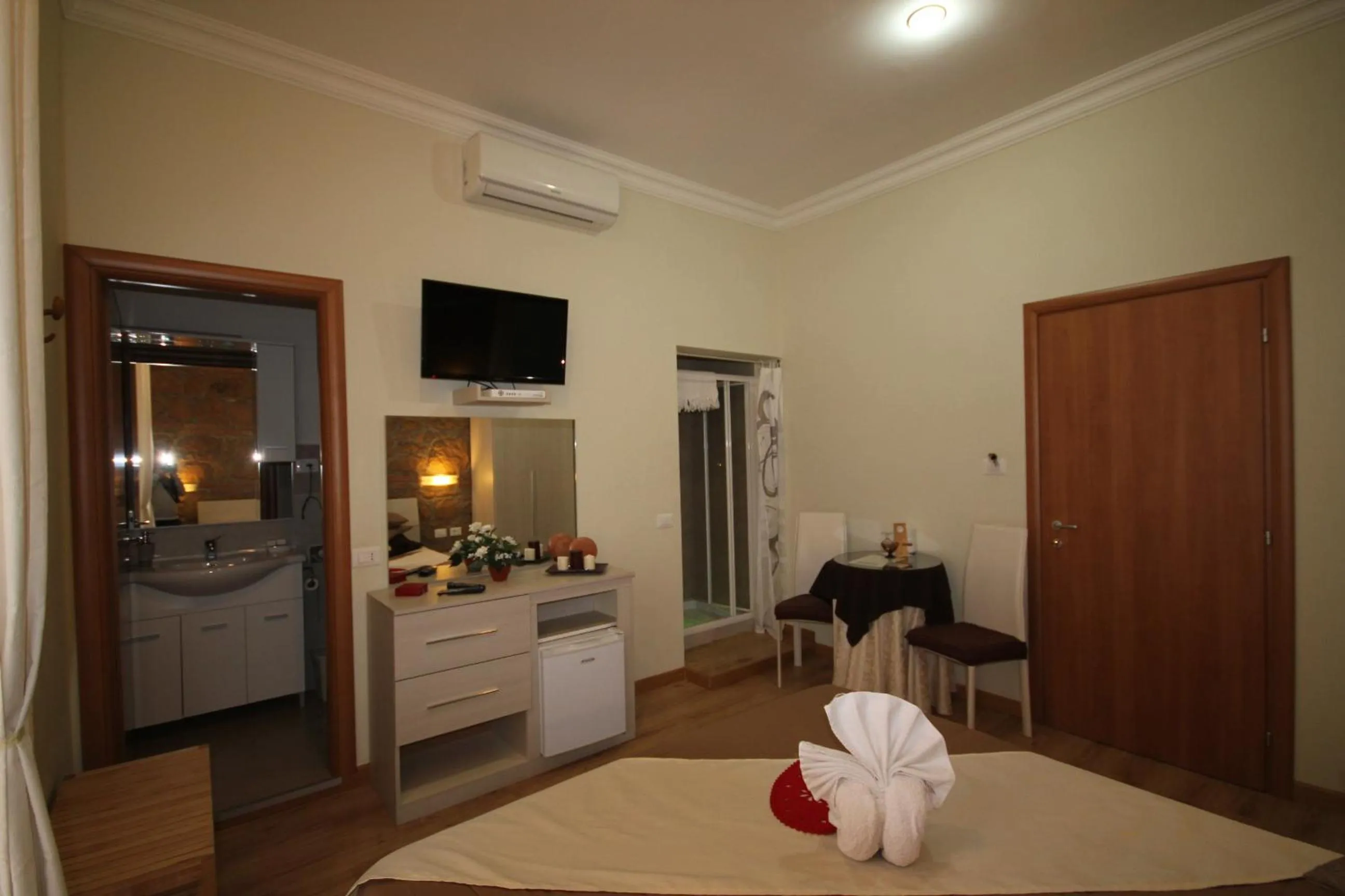 Decorative detail, Bed in Freedom Love B&B