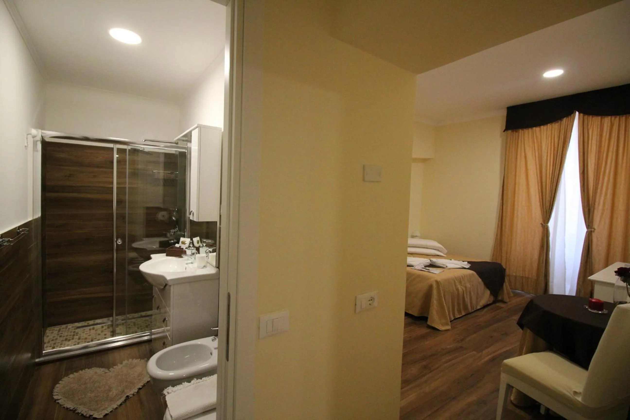 Decorative detail, Bed in Freedom Love B&B