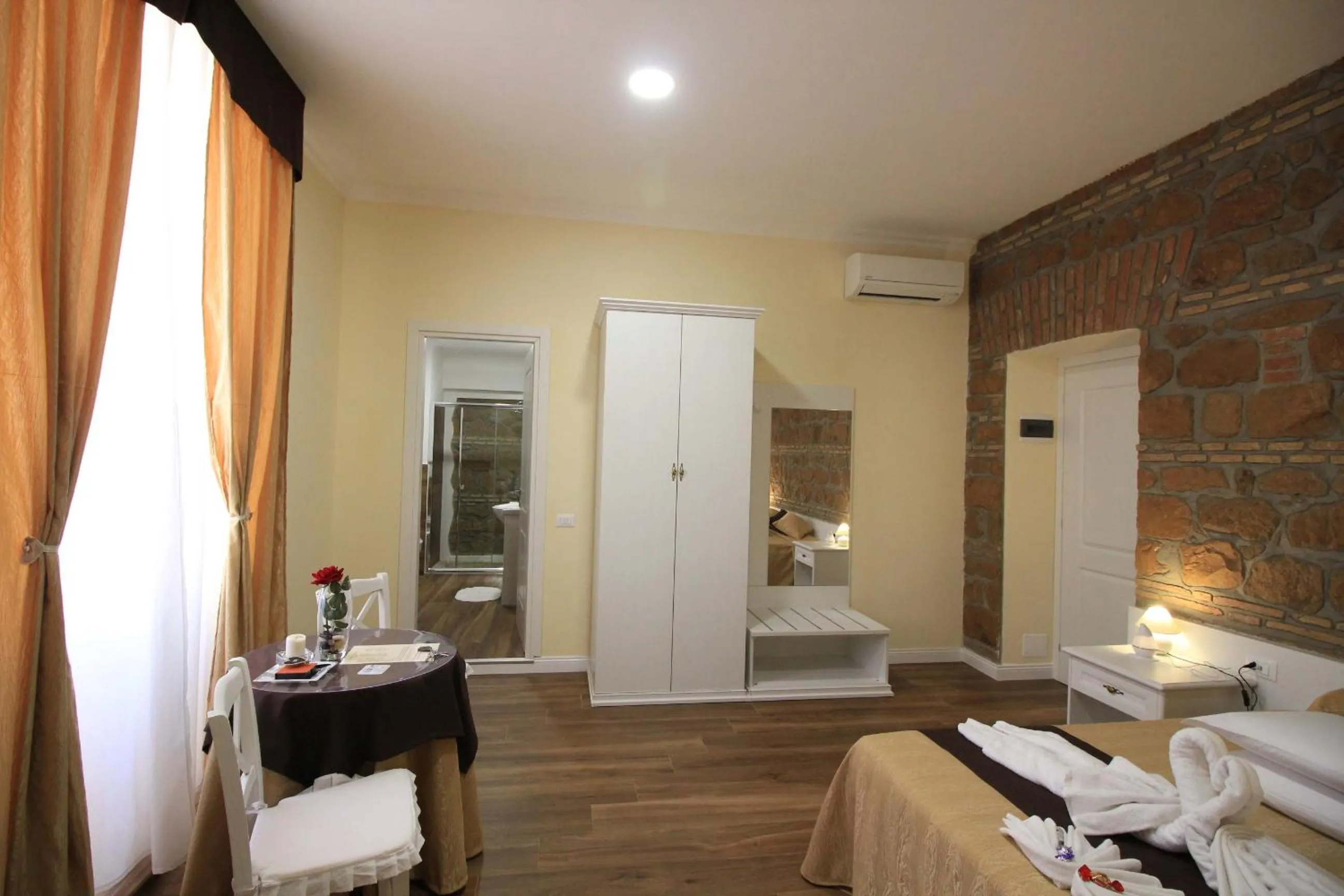 Decorative detail, Bed in Freedom Love B&B