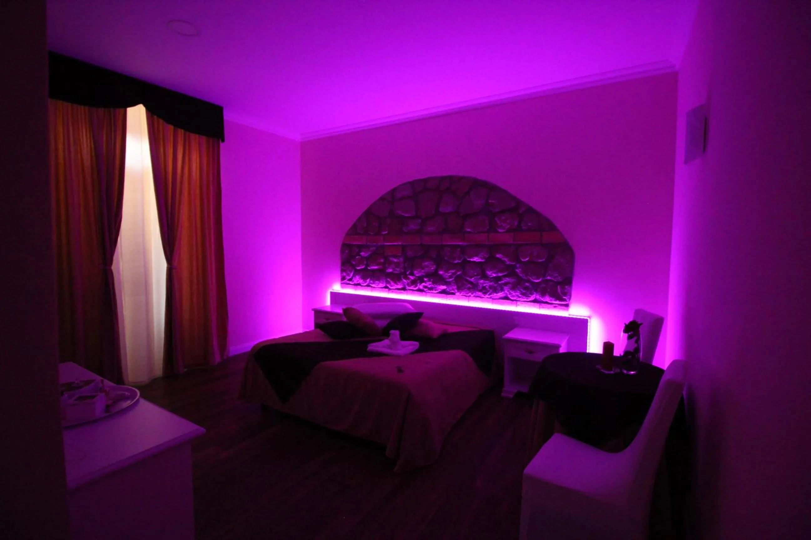 Decorative detail, Bed in Freedom Love B&B