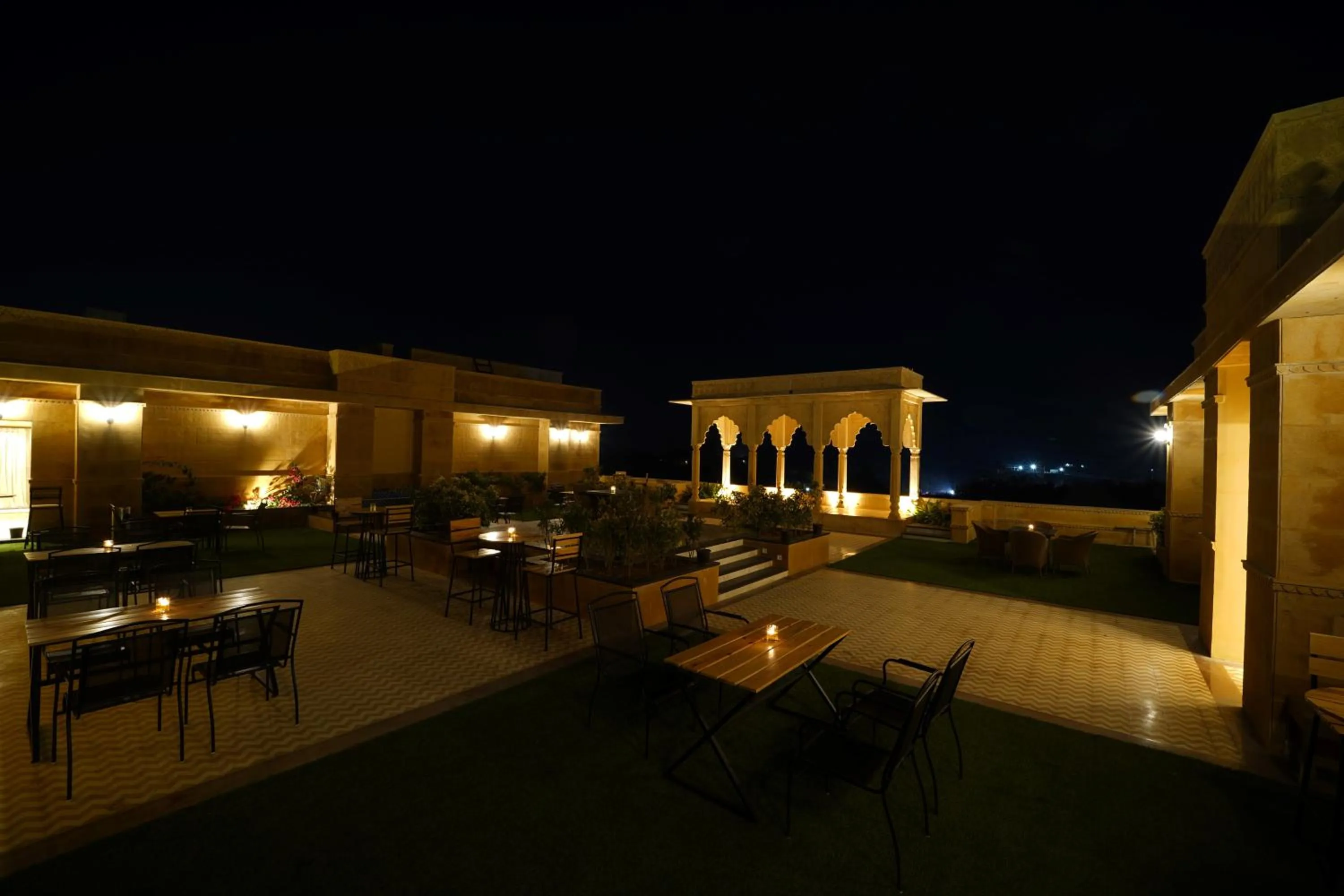 Restaurant/places to eat in Sahdev Bagh