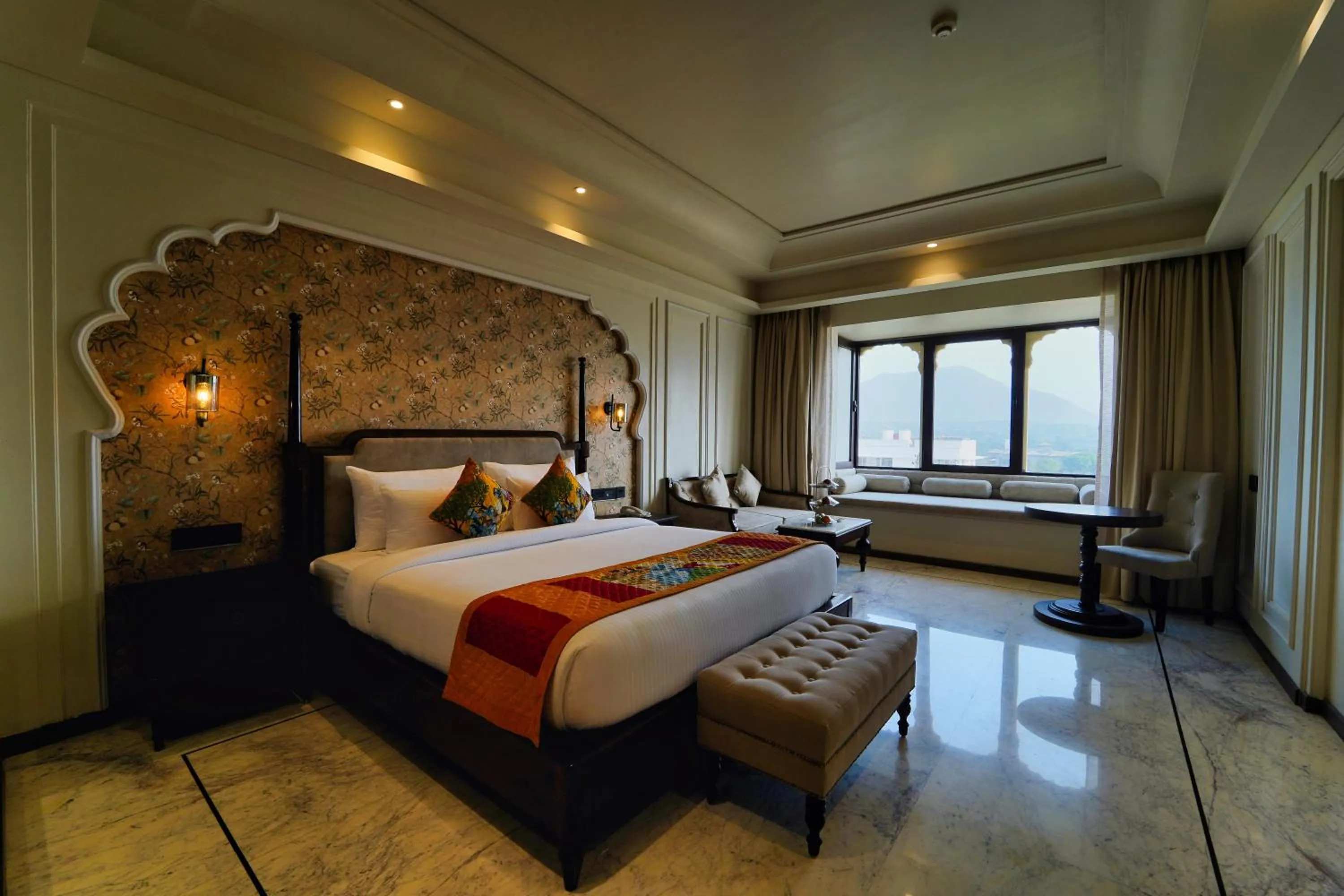 Mountain view, Bed in Sahdev Bagh