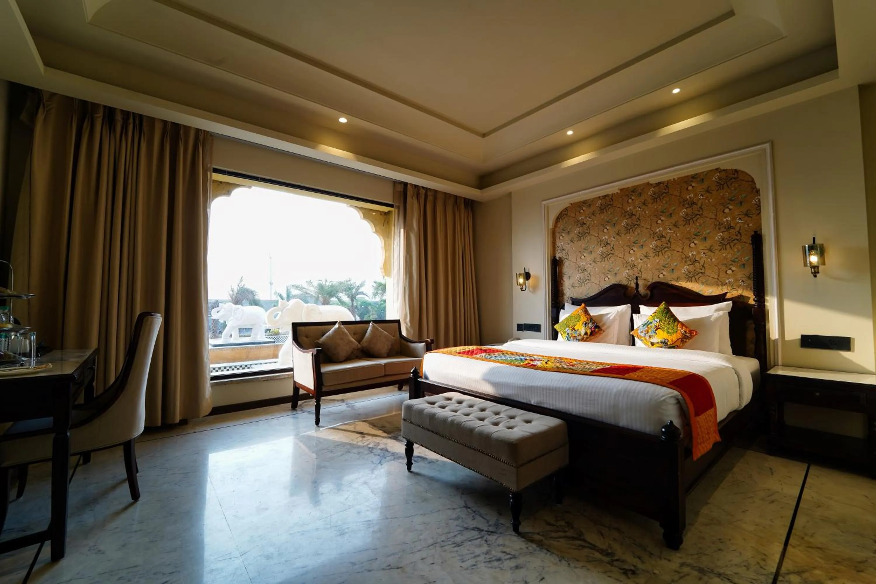 View (from property/room), Bed in Sahdev Bagh