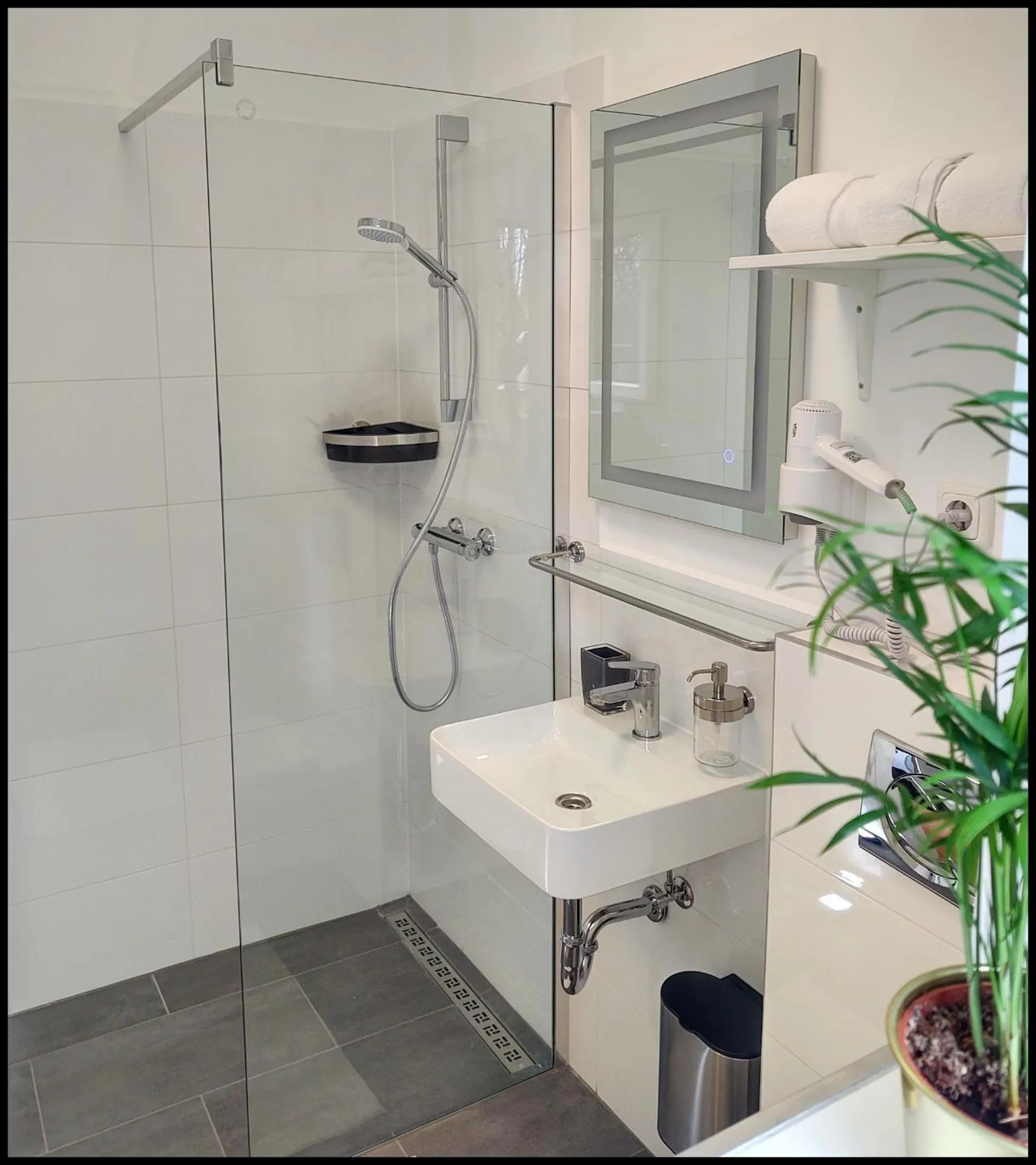 Bathroom in Fernweg Apartments