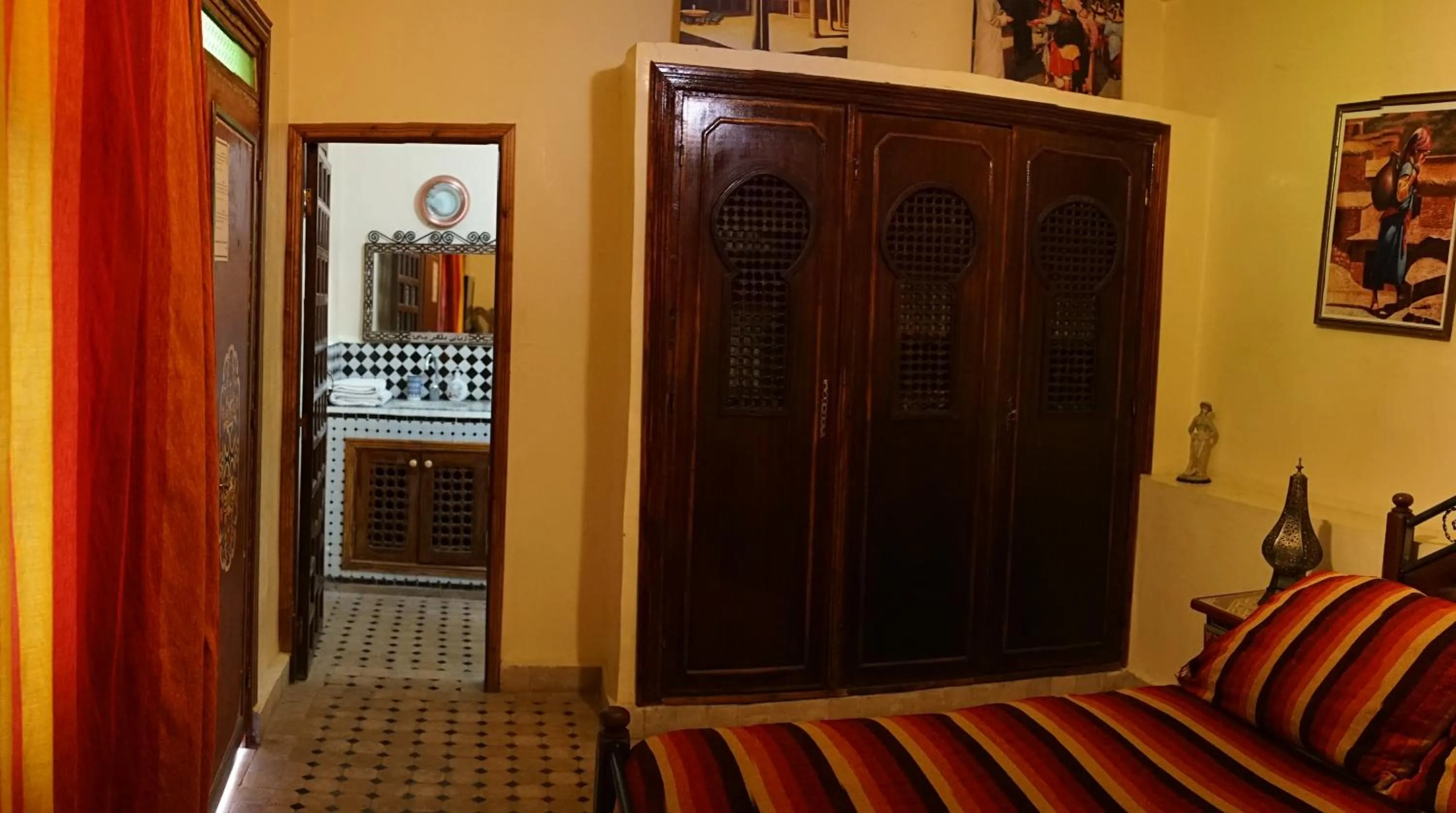 Decorative detail in Riad Les Chrifis Navette Aéroport 24 sur 24