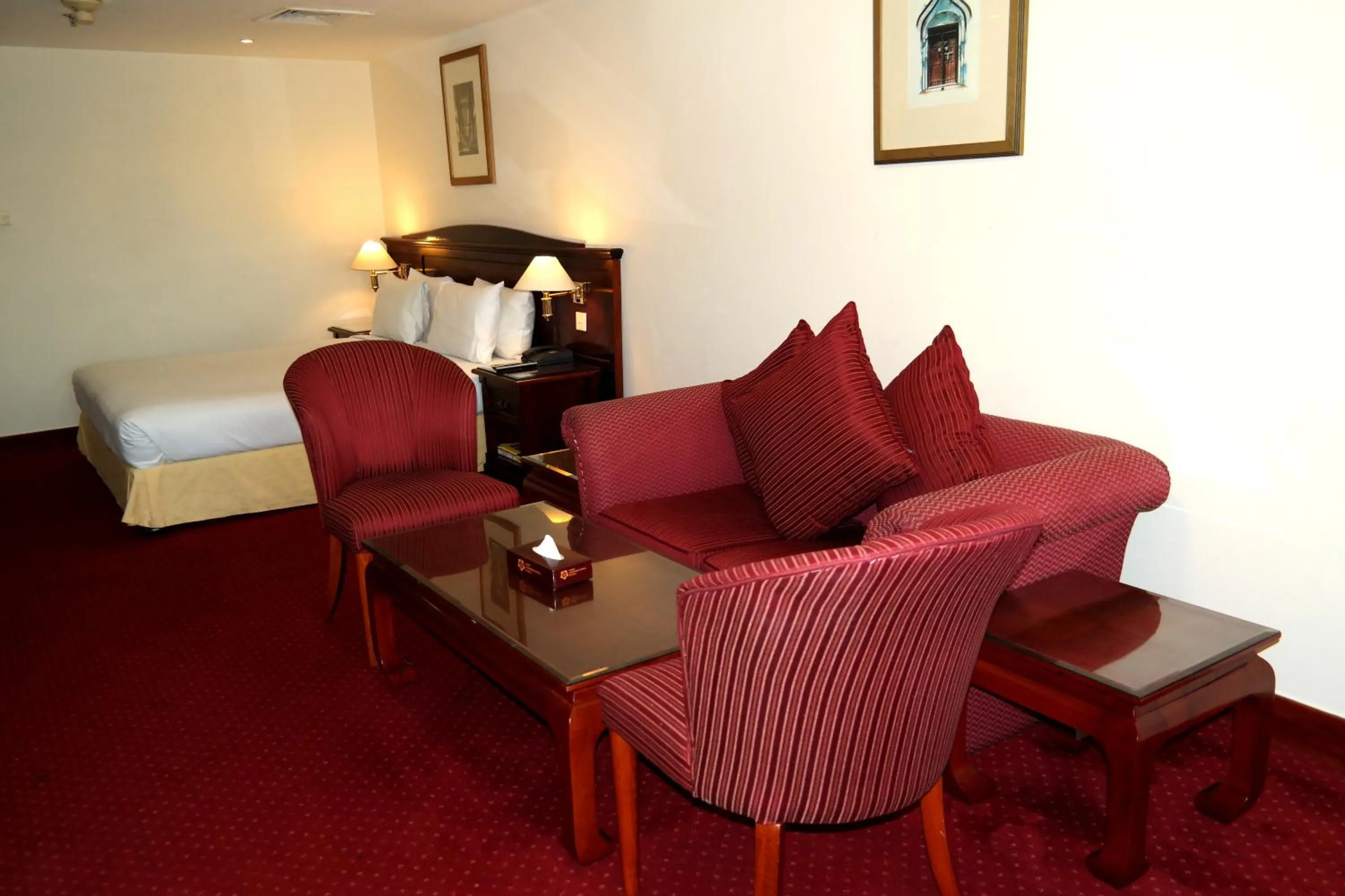 Bedroom, Bed in York International Hotel