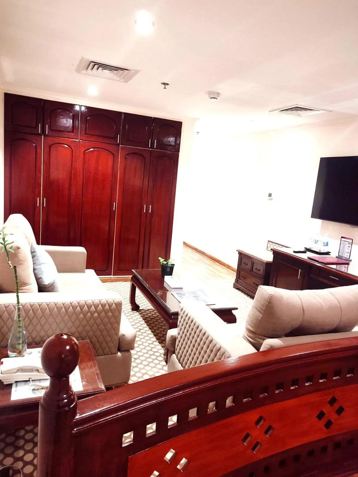 Living room in York International Hotel