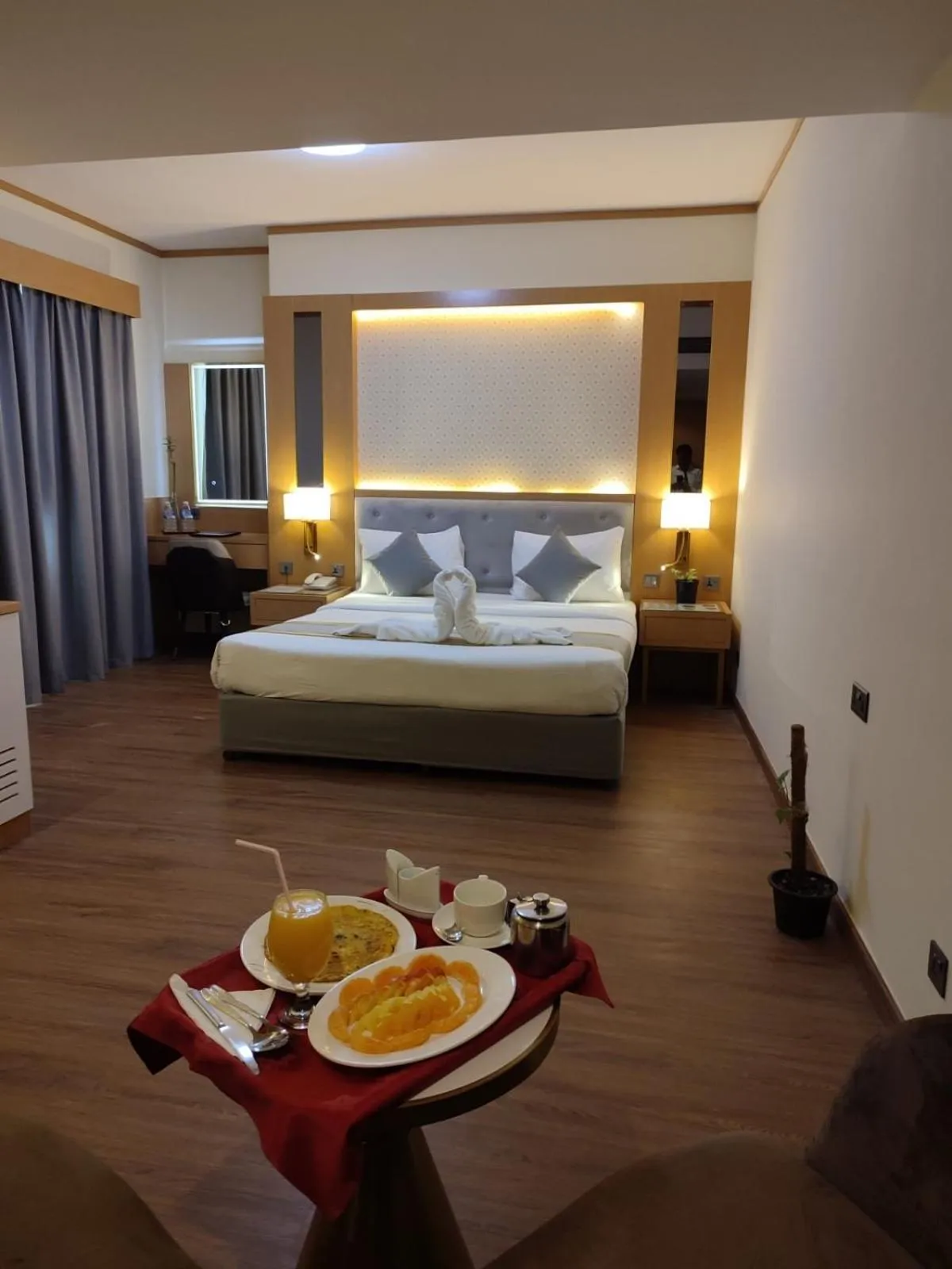 Bedroom, Bed in York International Hotel