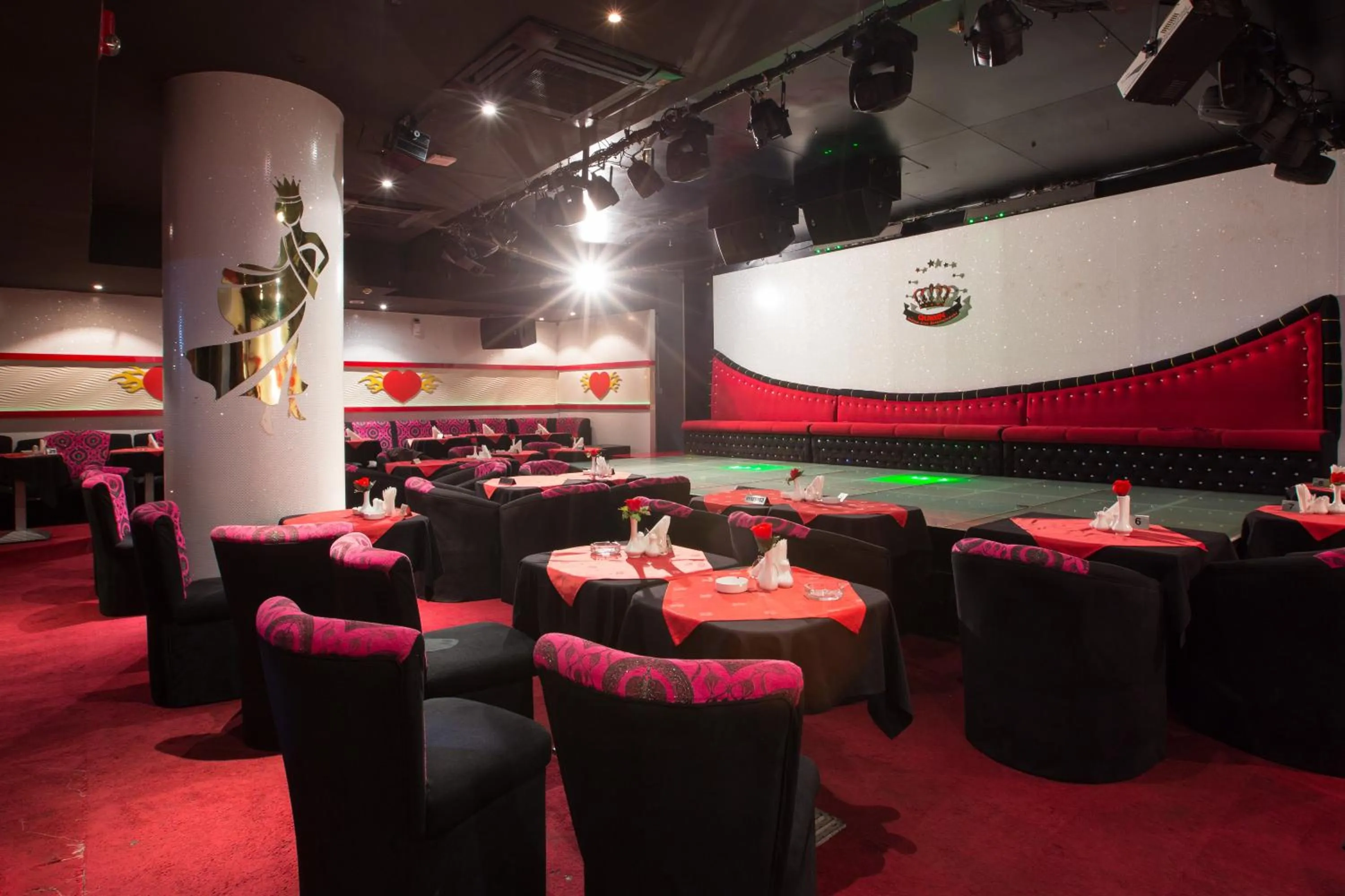 Nightclub / DJ in York International Hotel