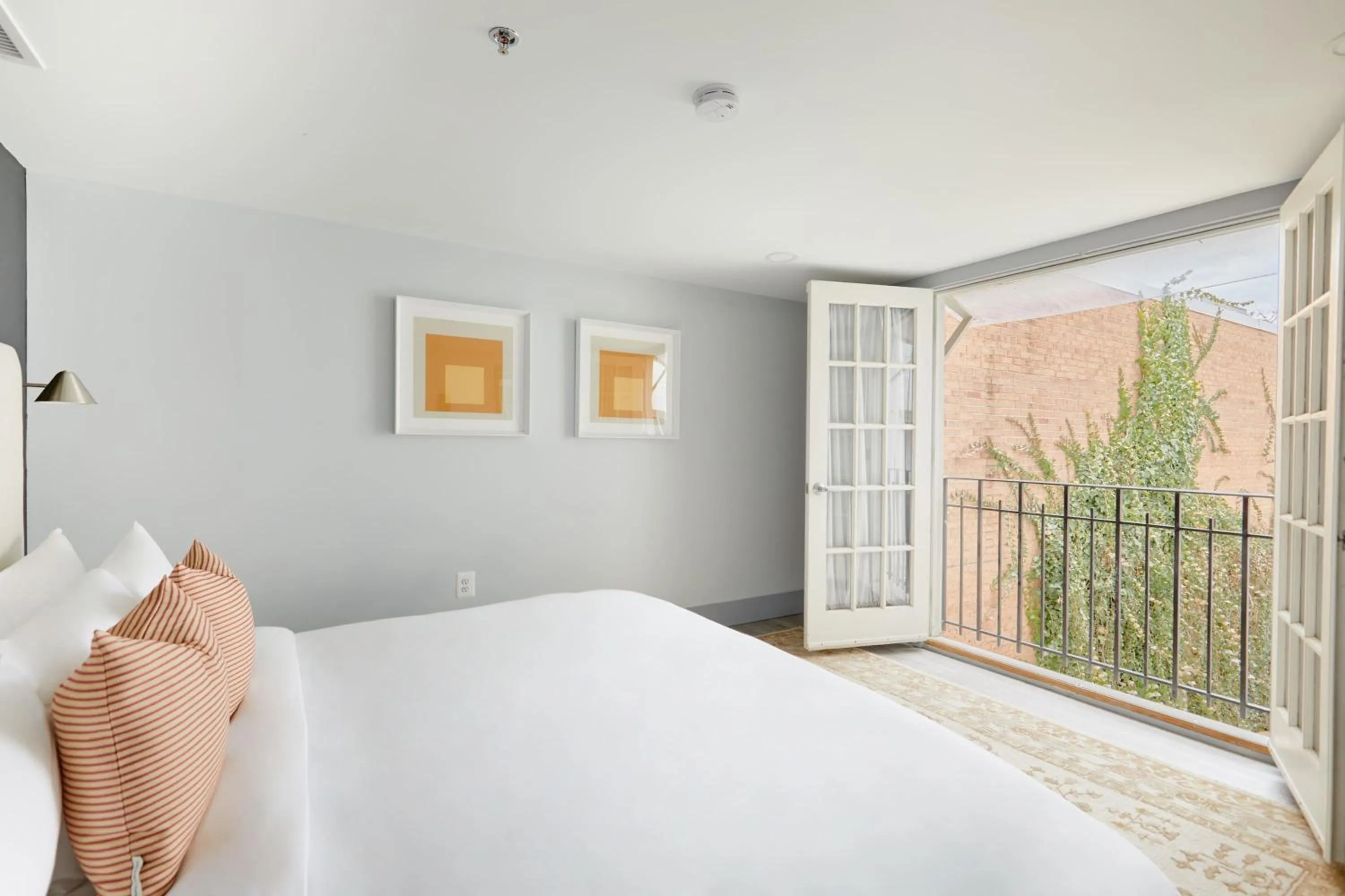 Property building, Bed in The King Street House By Kasa